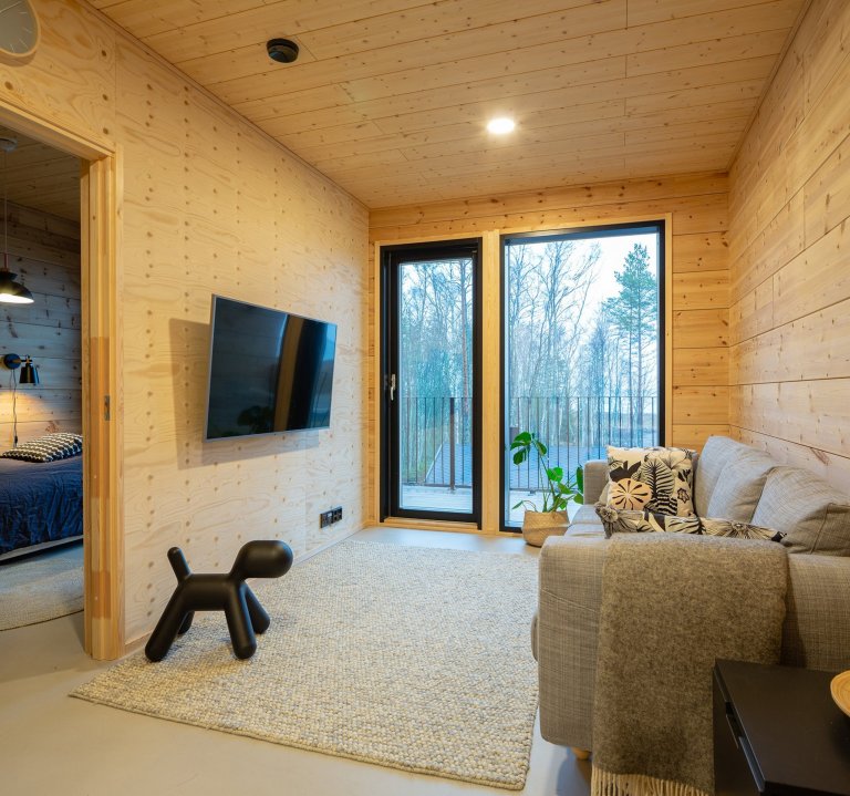 Moderní dřevěný dům na finském venkově
