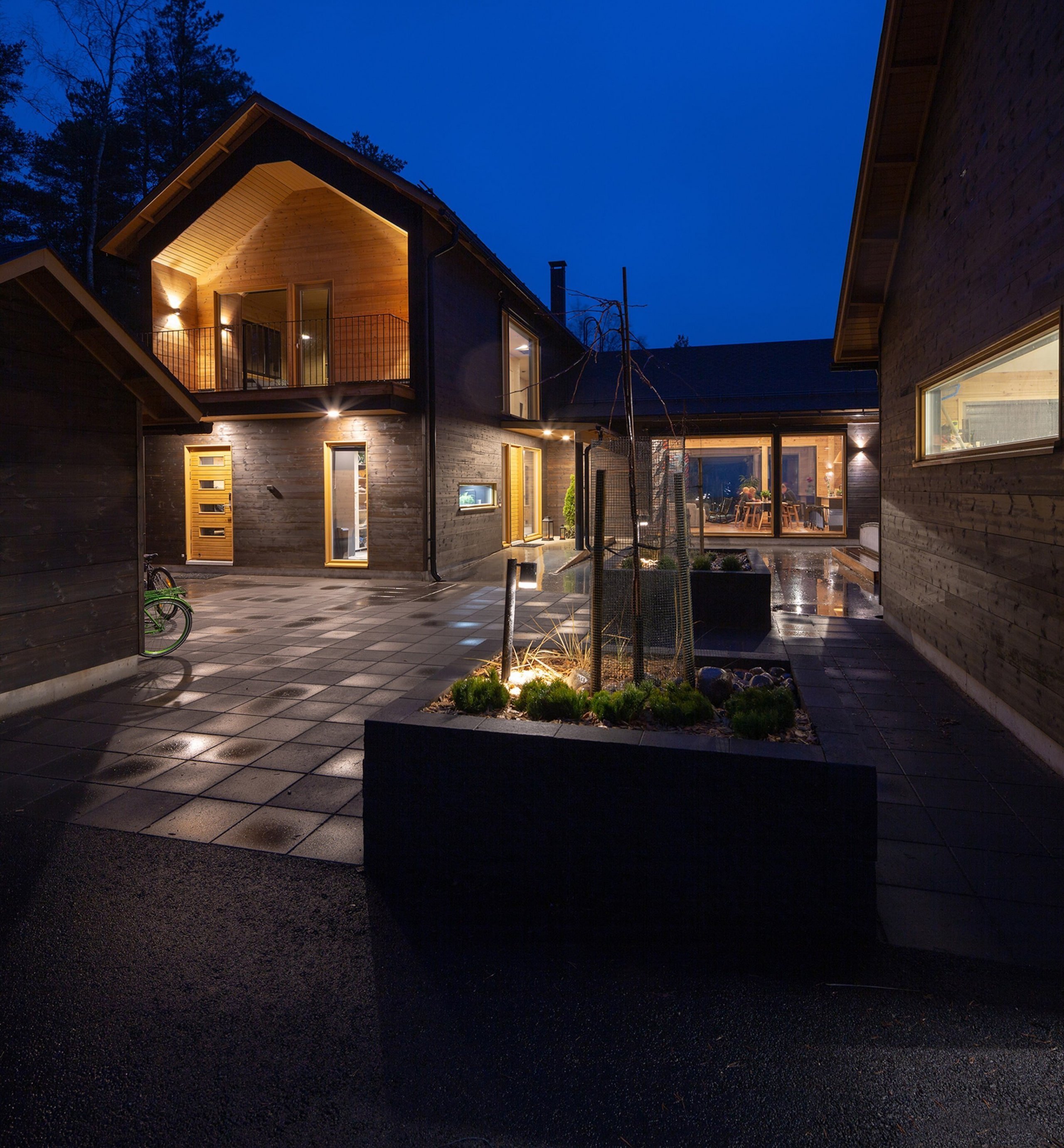 Moderní dřevěný dům na finském venkově