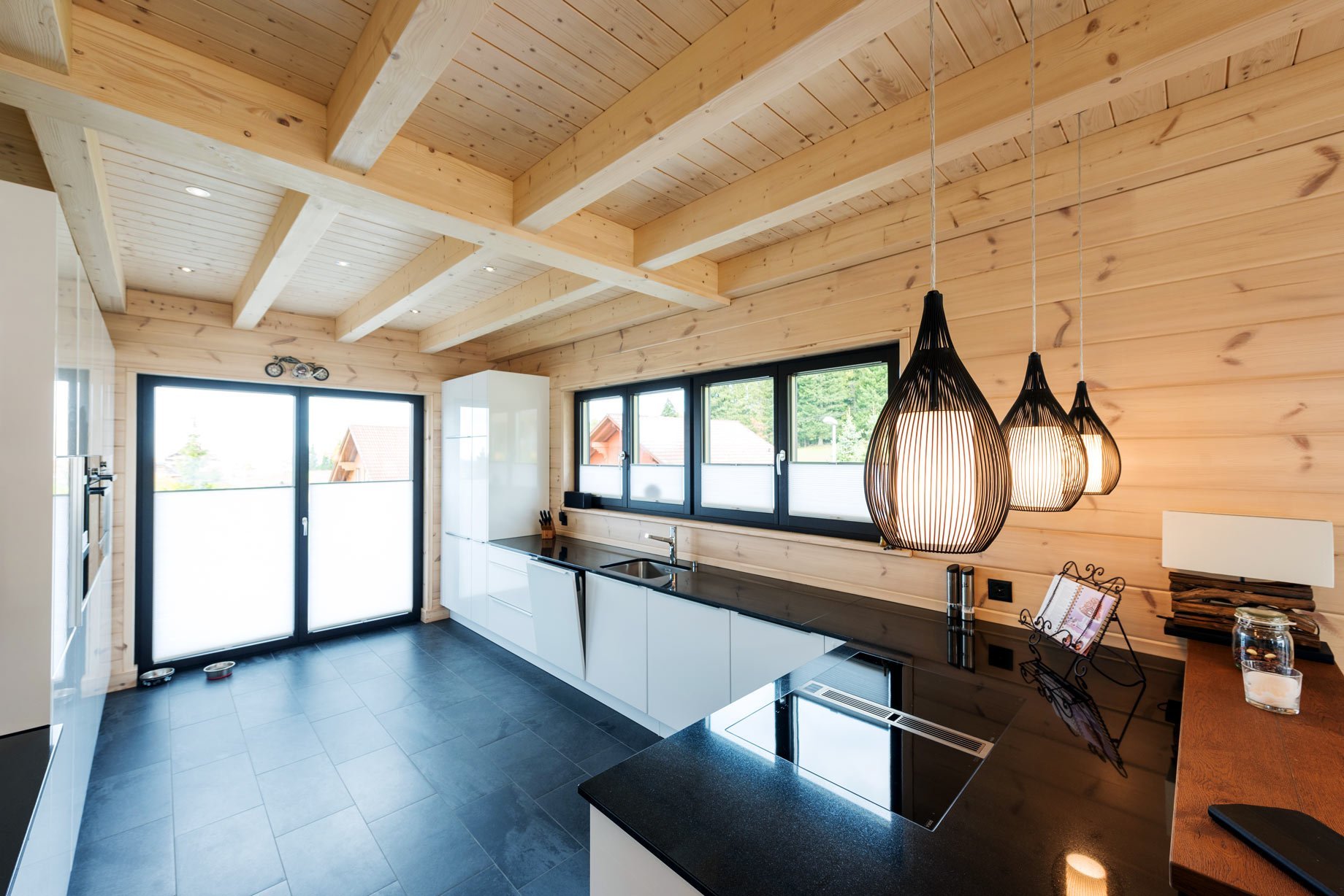 Moderní dřevostavba plná přirozeného světla