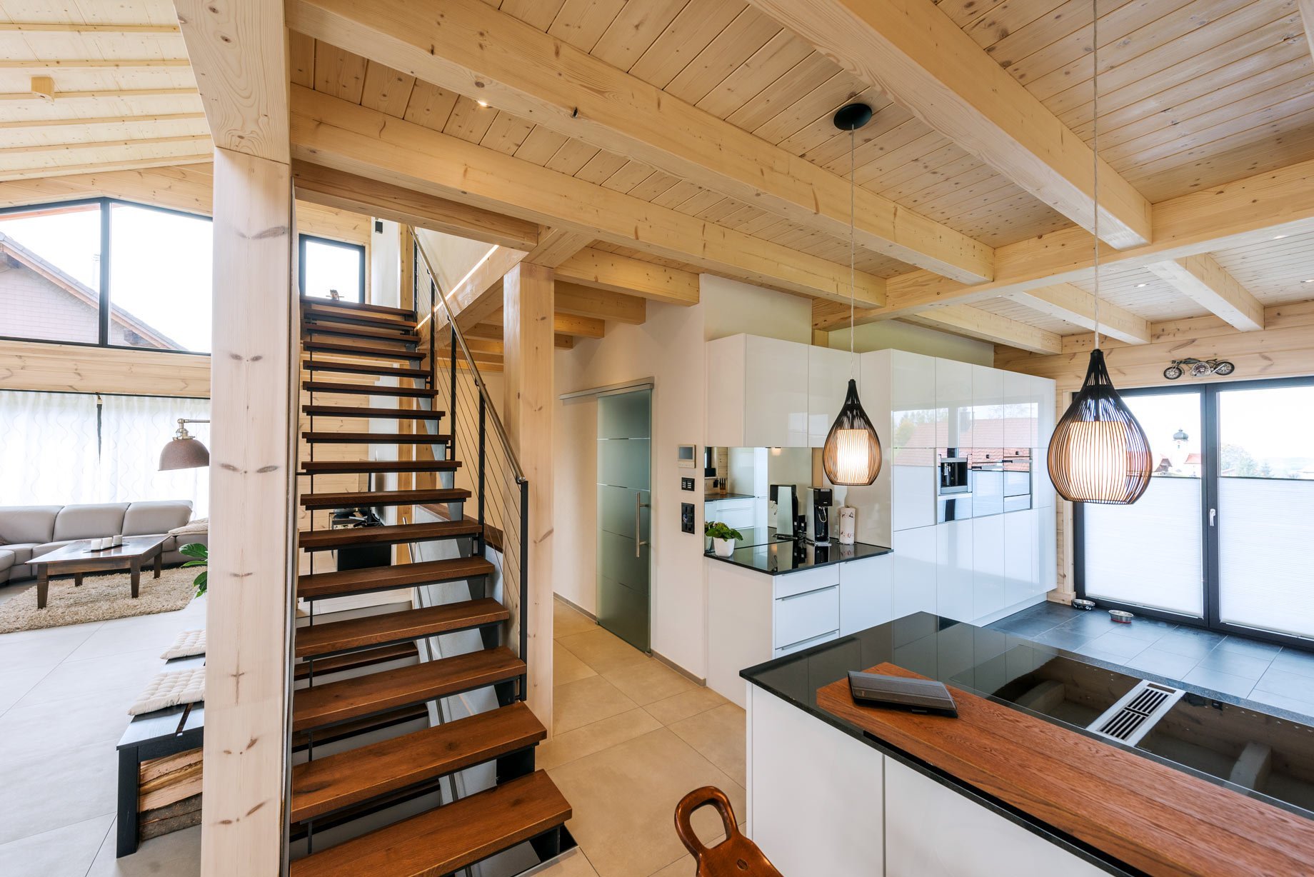 Moderní dřevostavba plná přirozeného světla