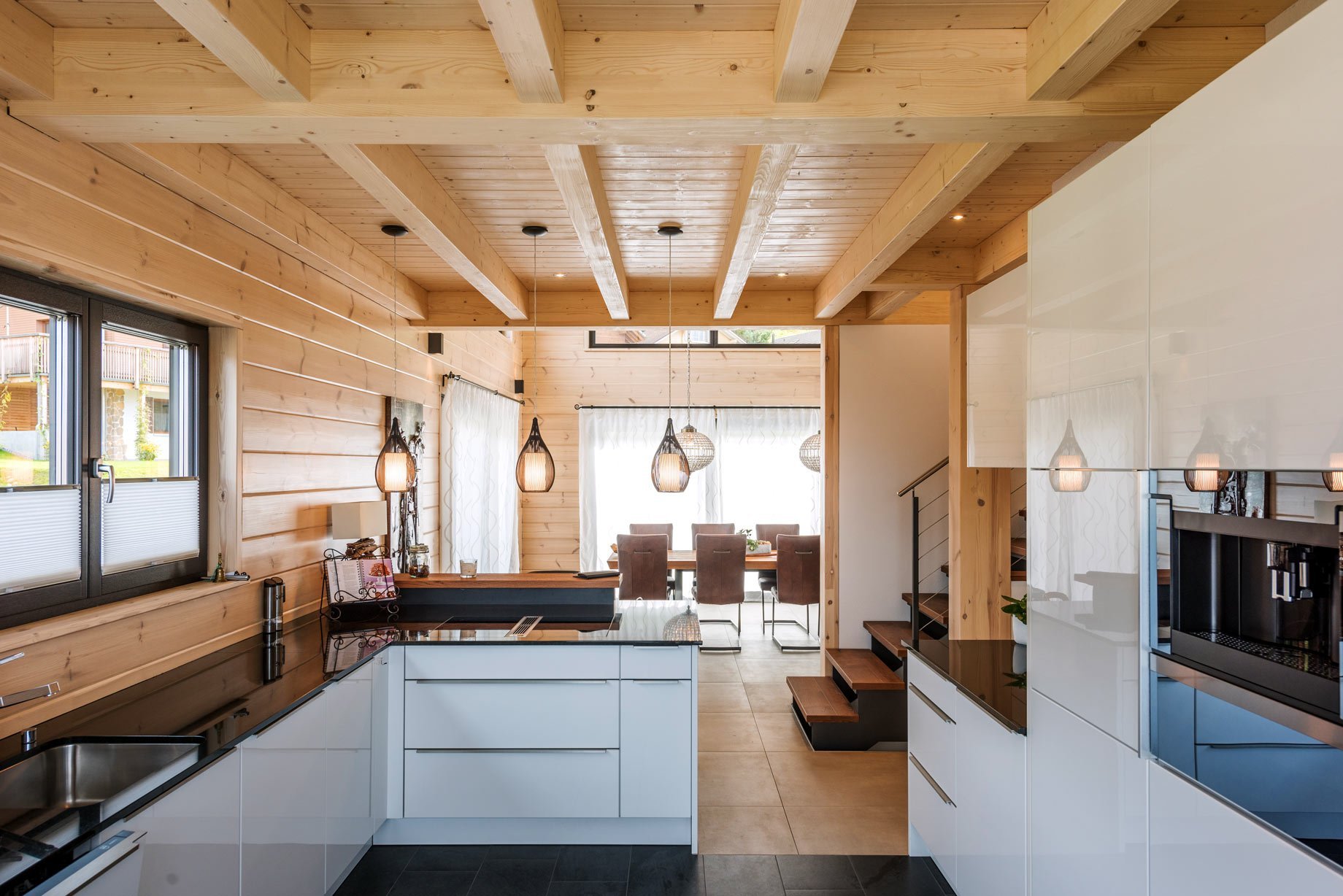 Moderní dřevostavba plná přirozeného světla