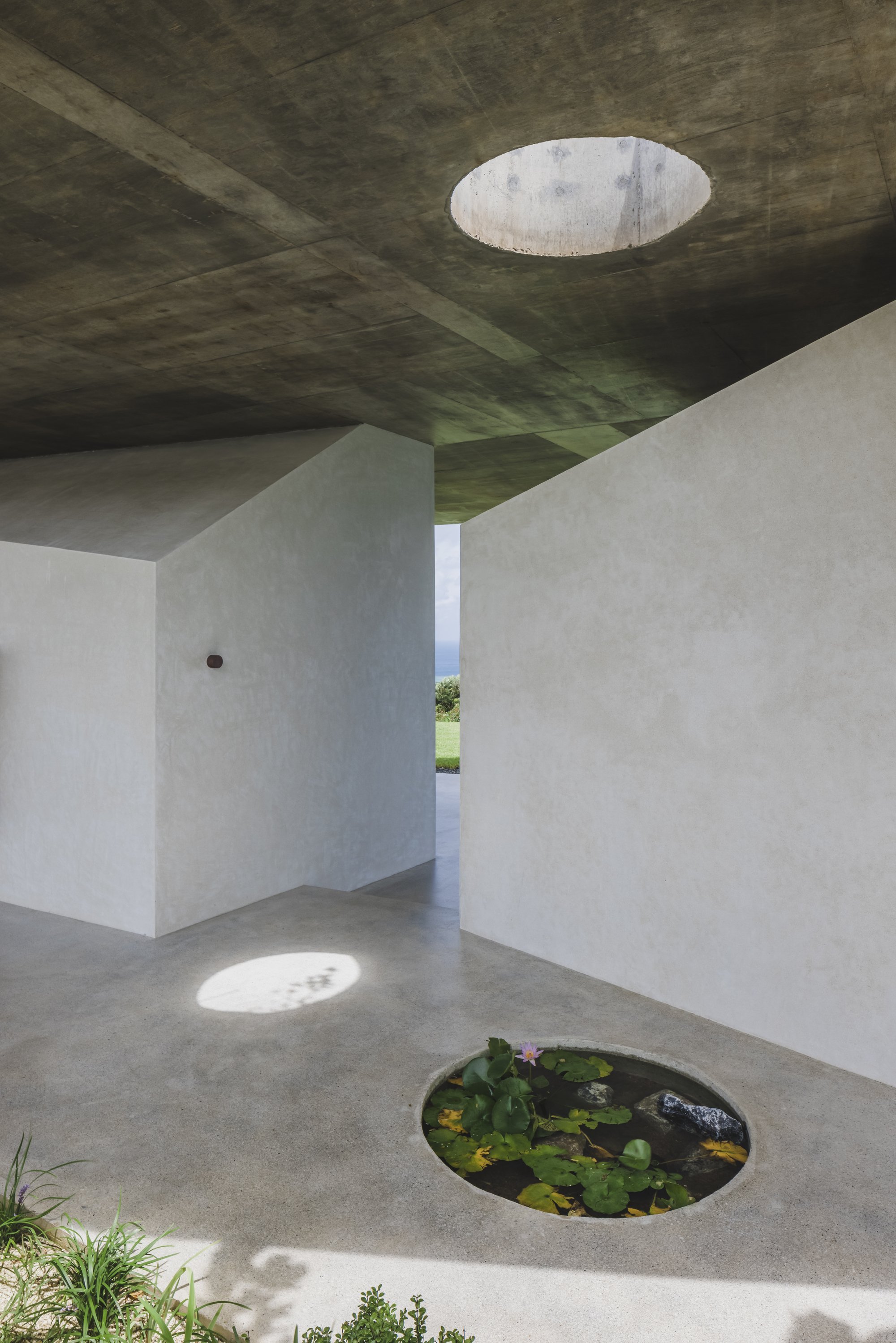 Moderní dům s výhledem na moře