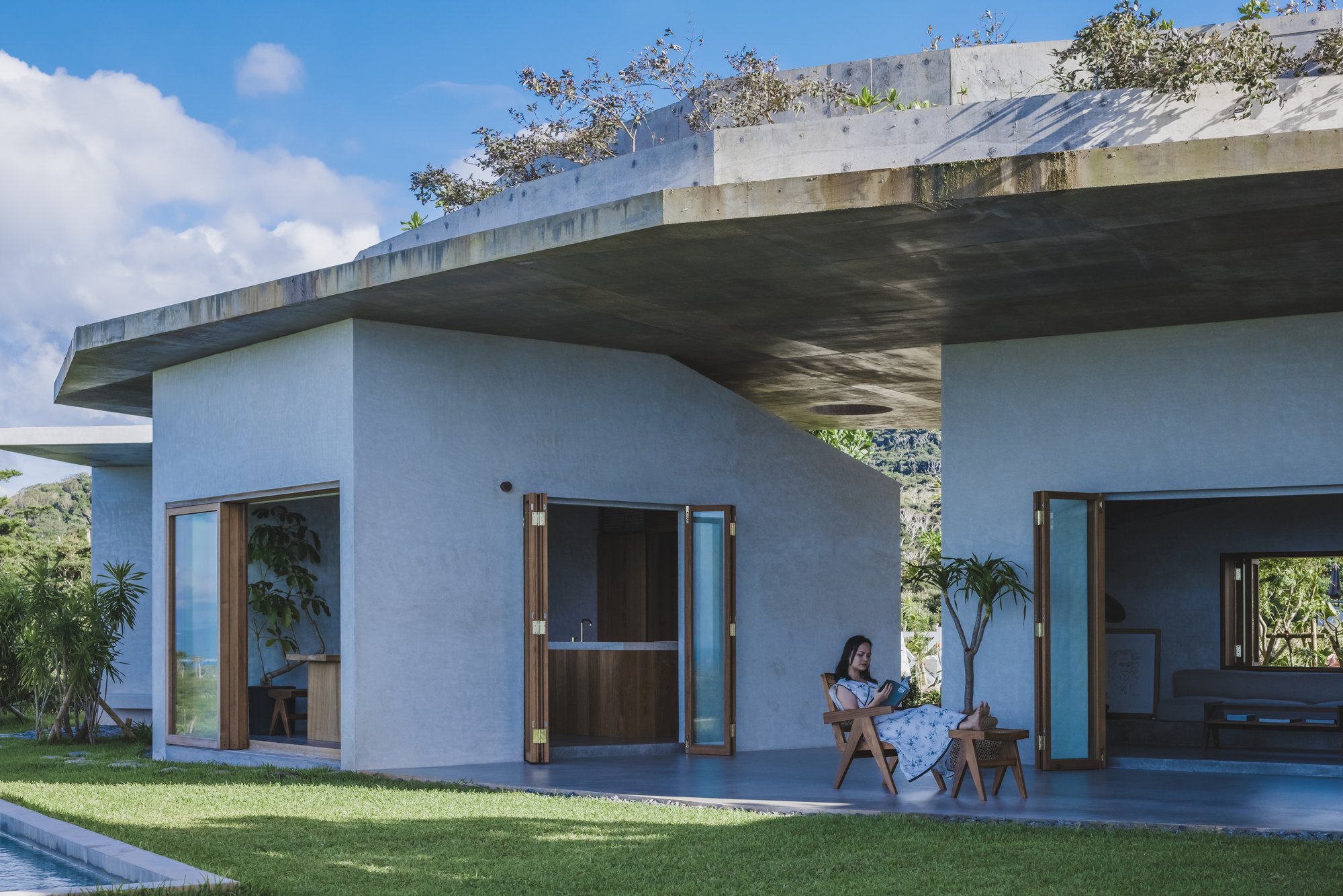 Moderní dům s výhledem na moře