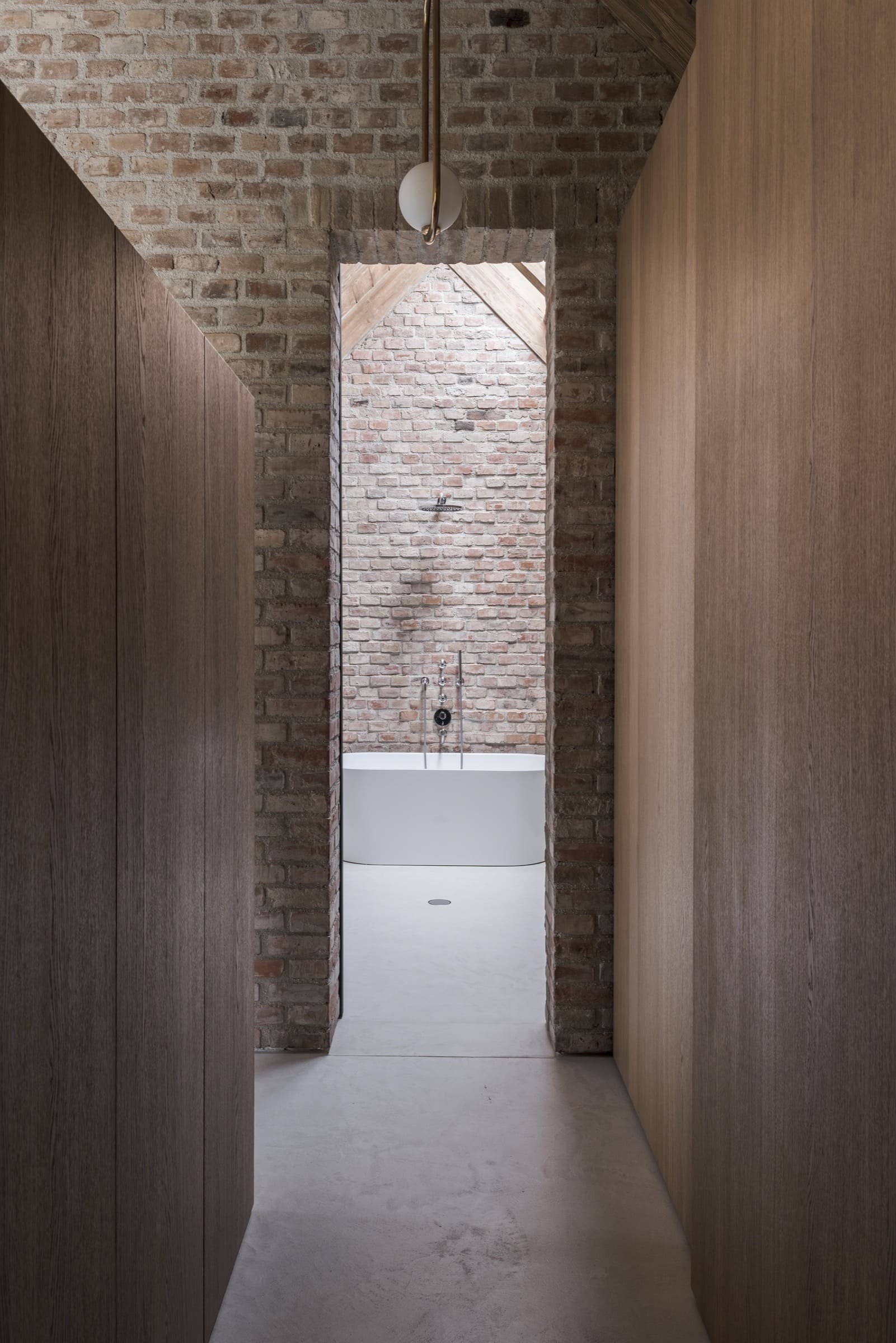 Moderní dům ze zrecyklovaného zdiva