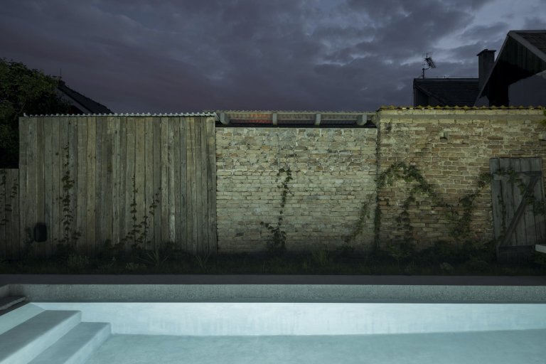 Moderní dům ze zrecyklovaného zdiva