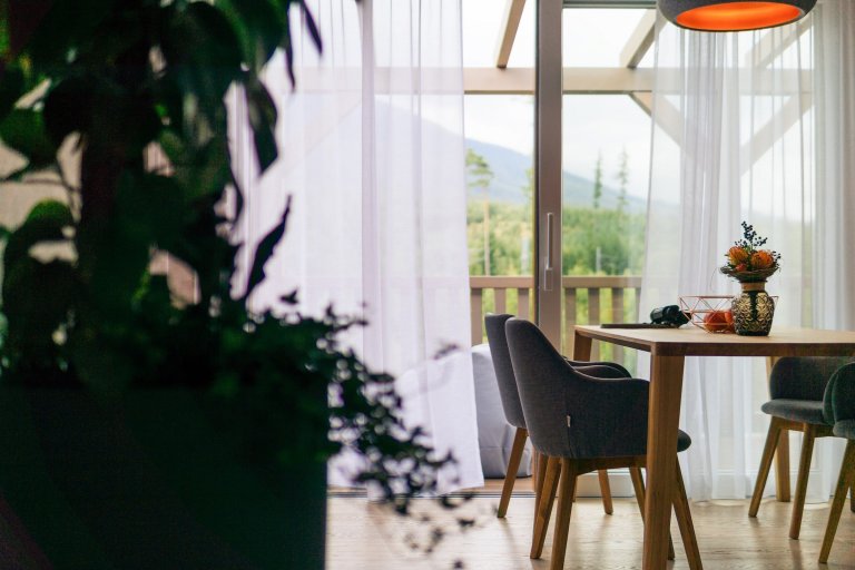 Moderní interiér s výhledem na Tatry