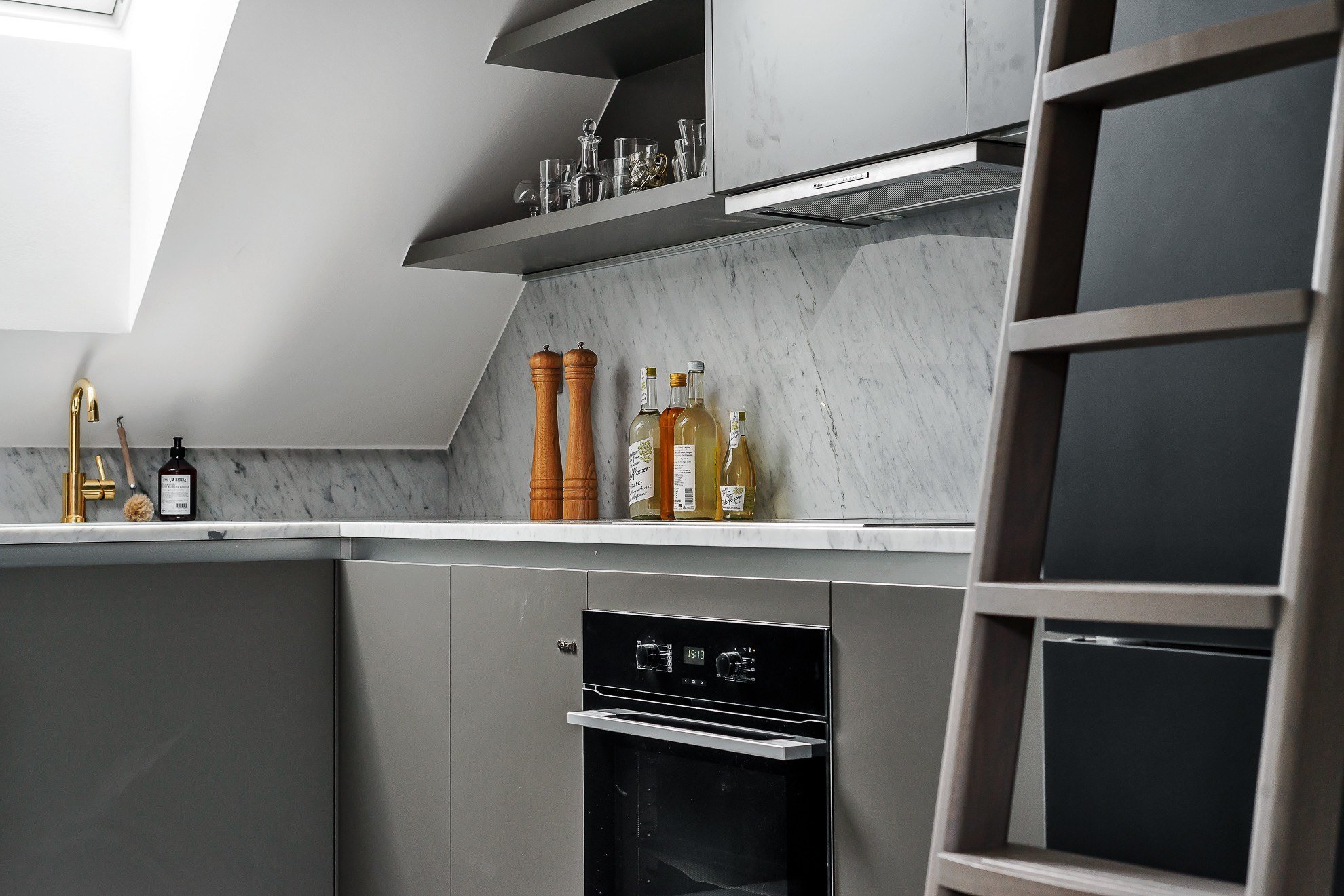 Moderní podkrovní byt ve Stockholmu