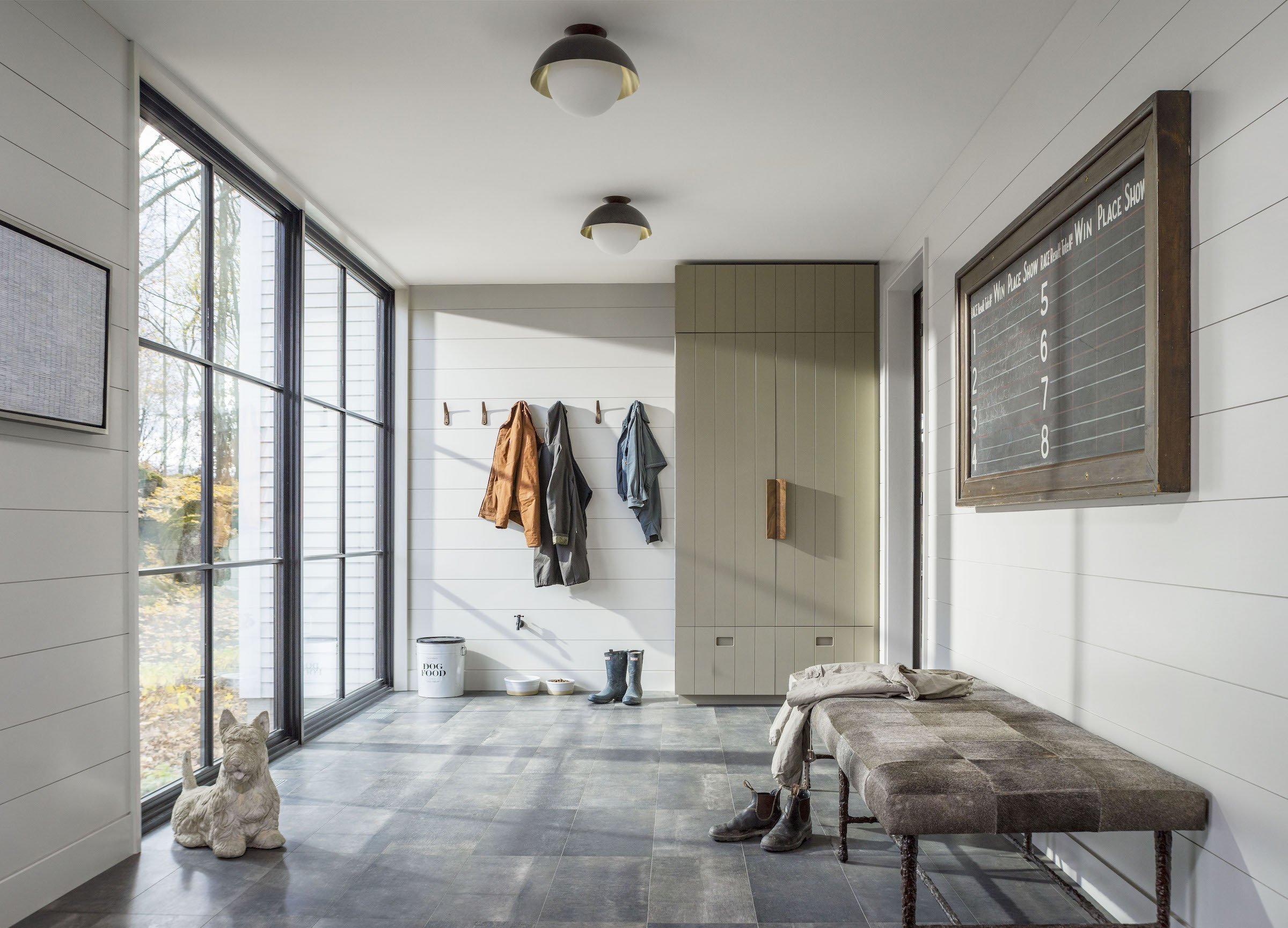 Moderní statek na břehu jezera