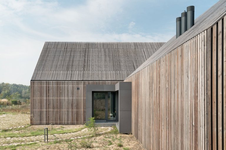 Moderní stodola se sedlovou střechou