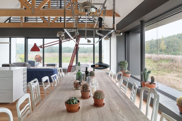 Moderní stodola se sedlovou střechou