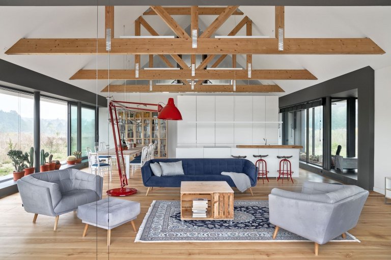 Moderní stodola se sedlovou střechou