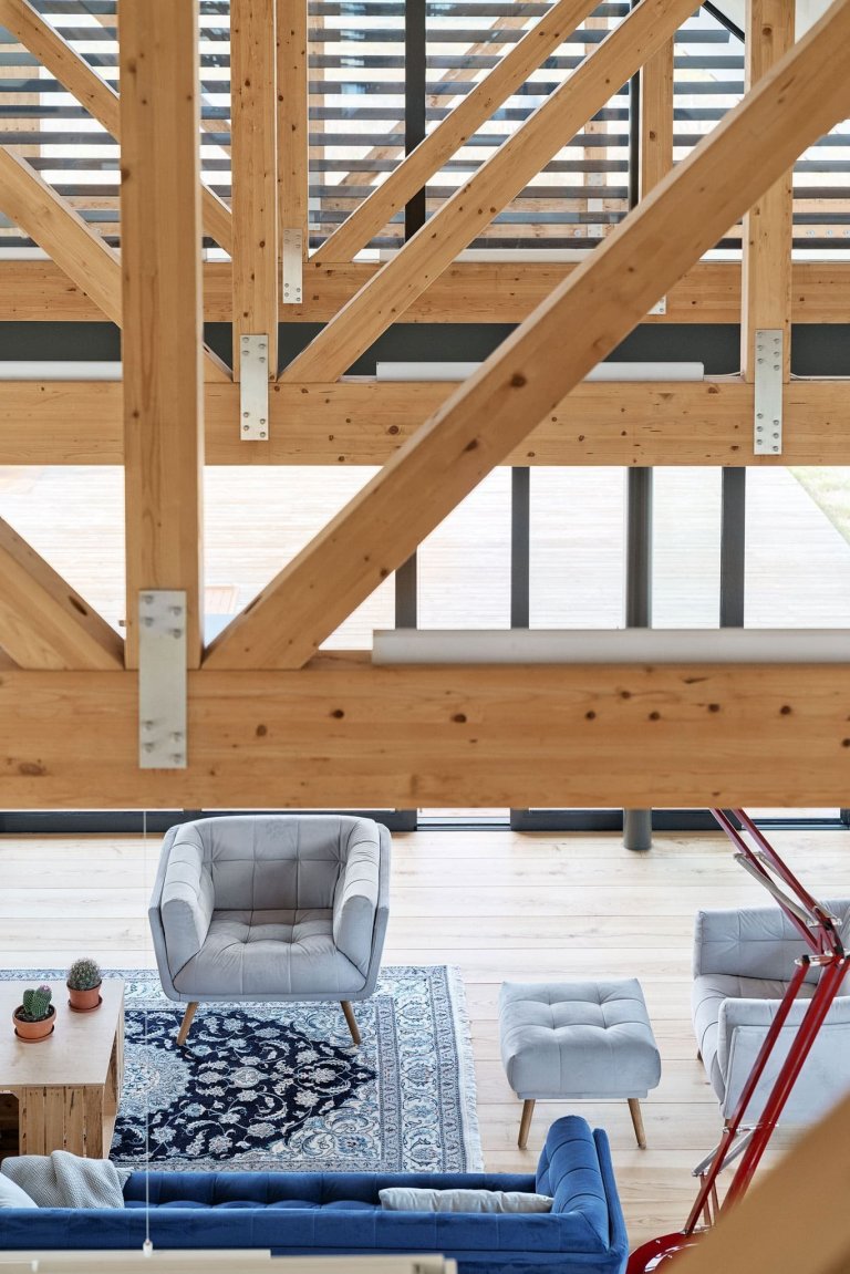 Moderní stodola se sedlovou střechou