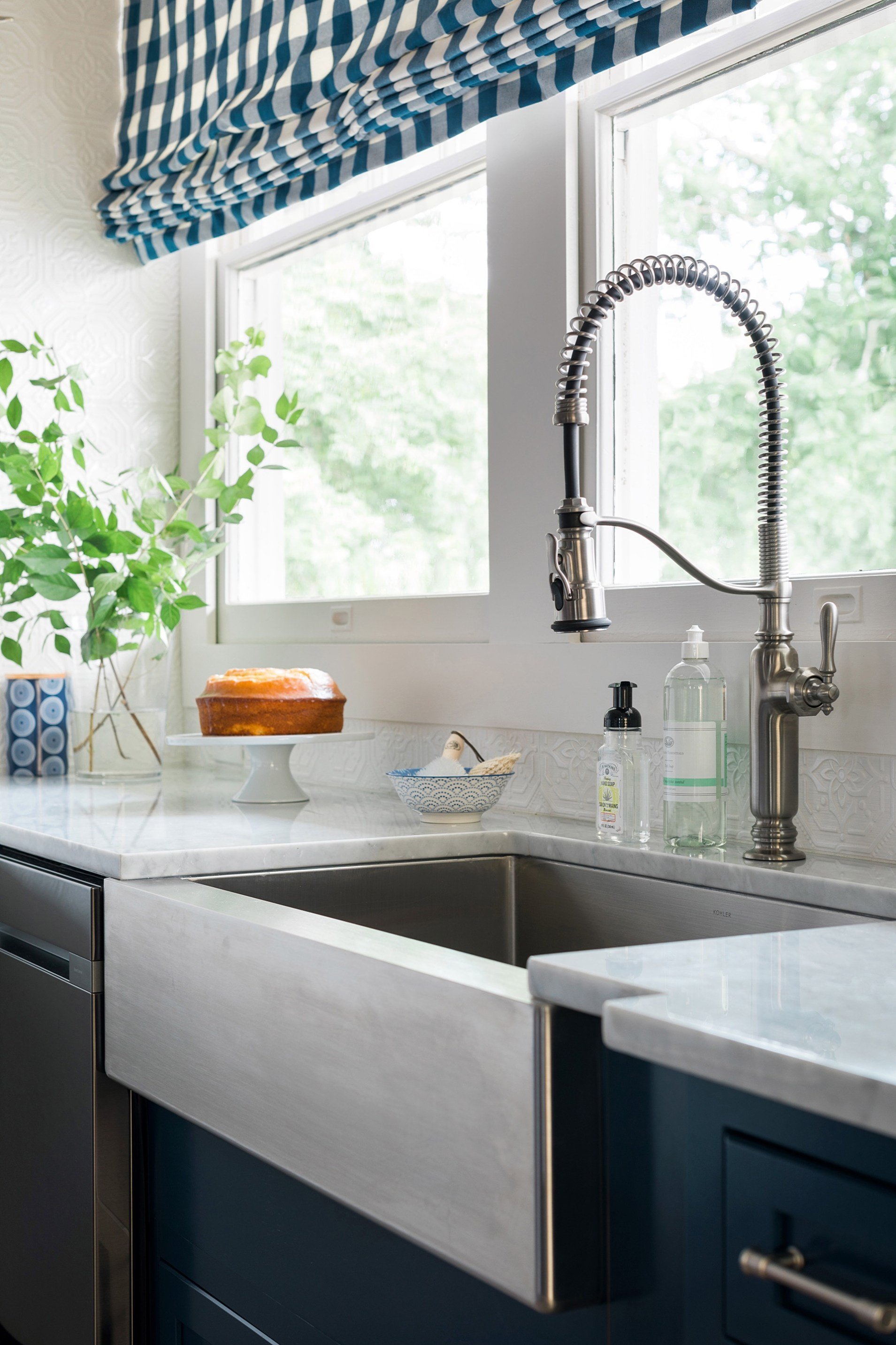 Modrá rustikální kuchyně