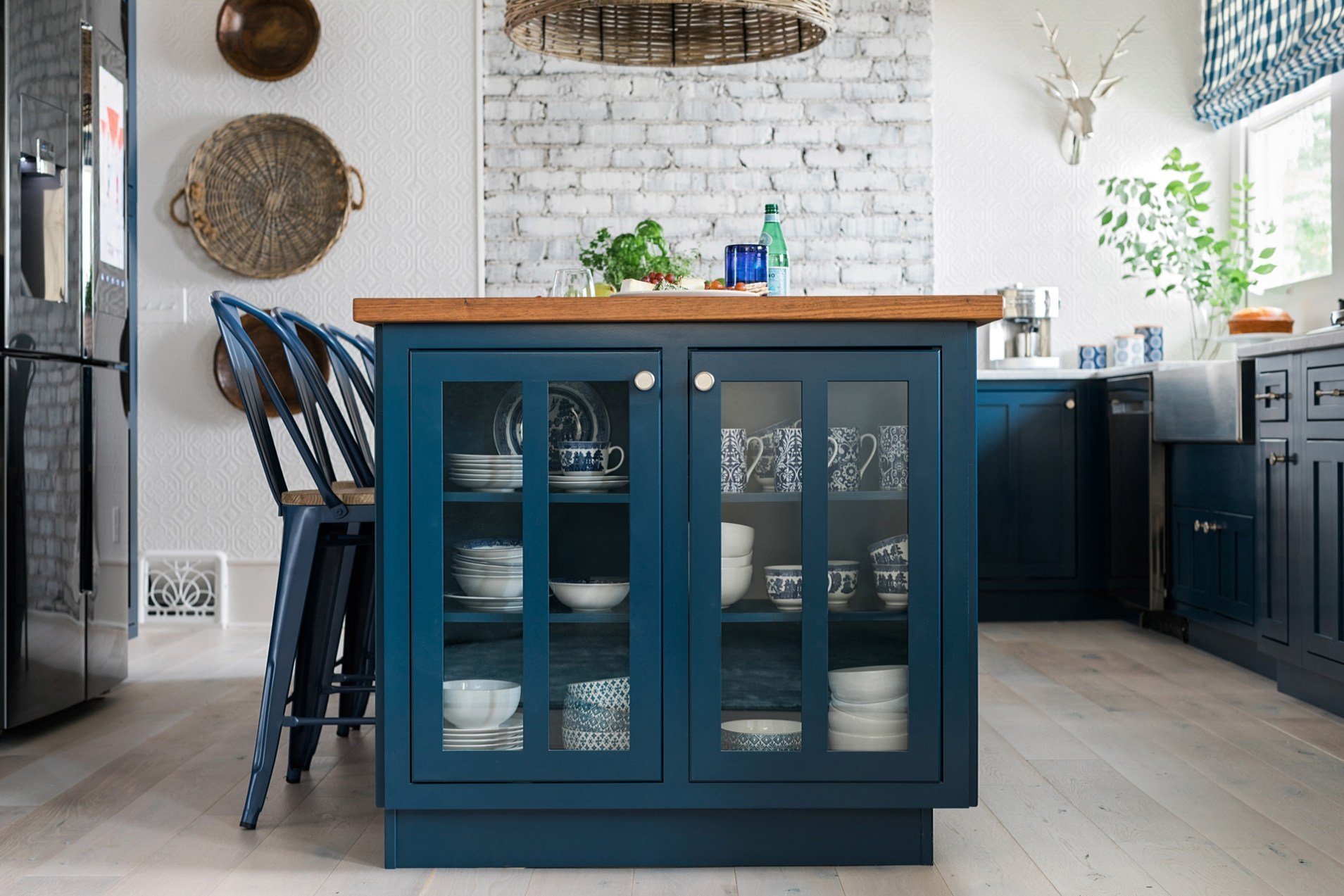 Modrá rustikální kuchyně