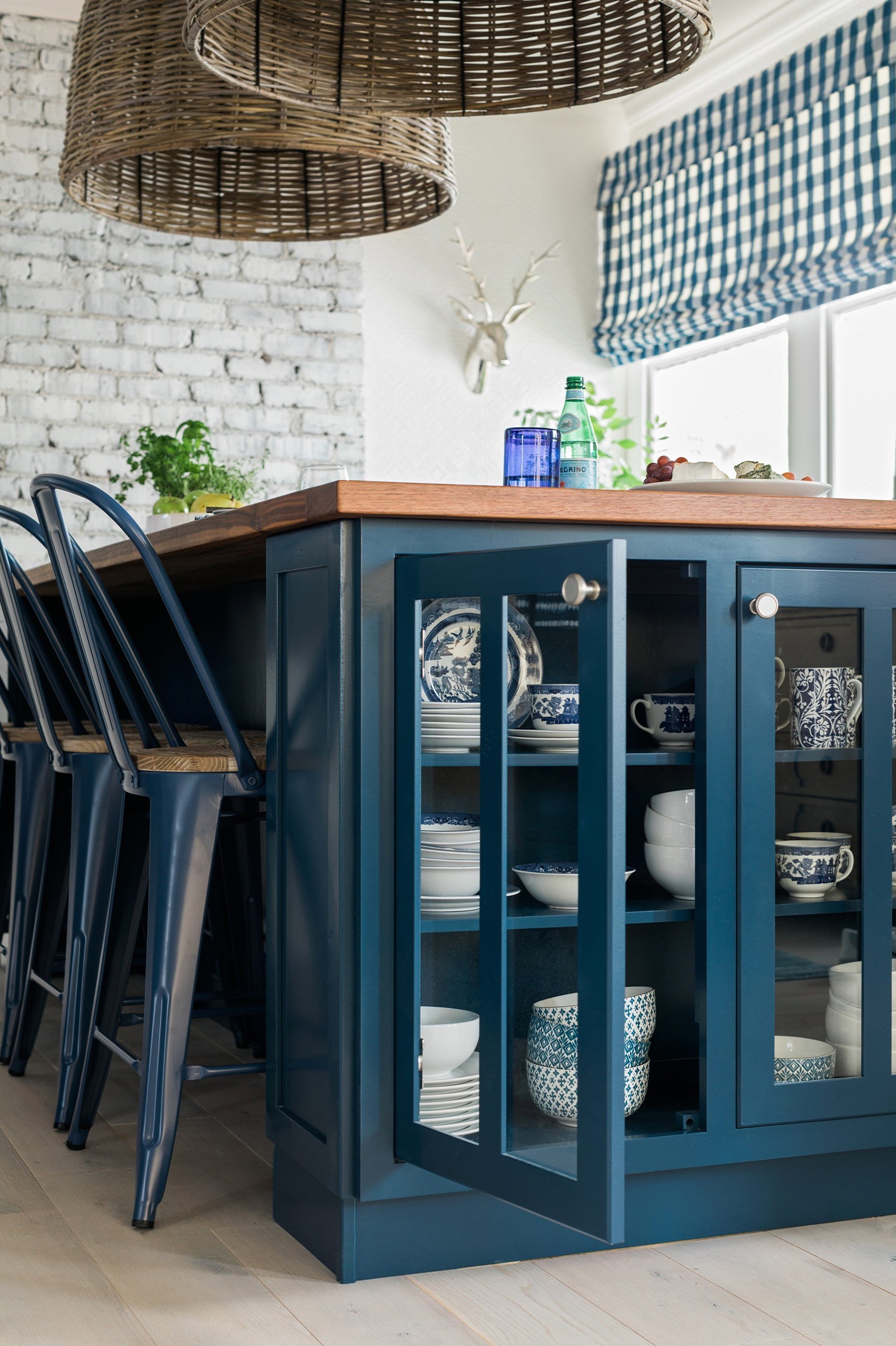 Modrá rustikální kuchyně