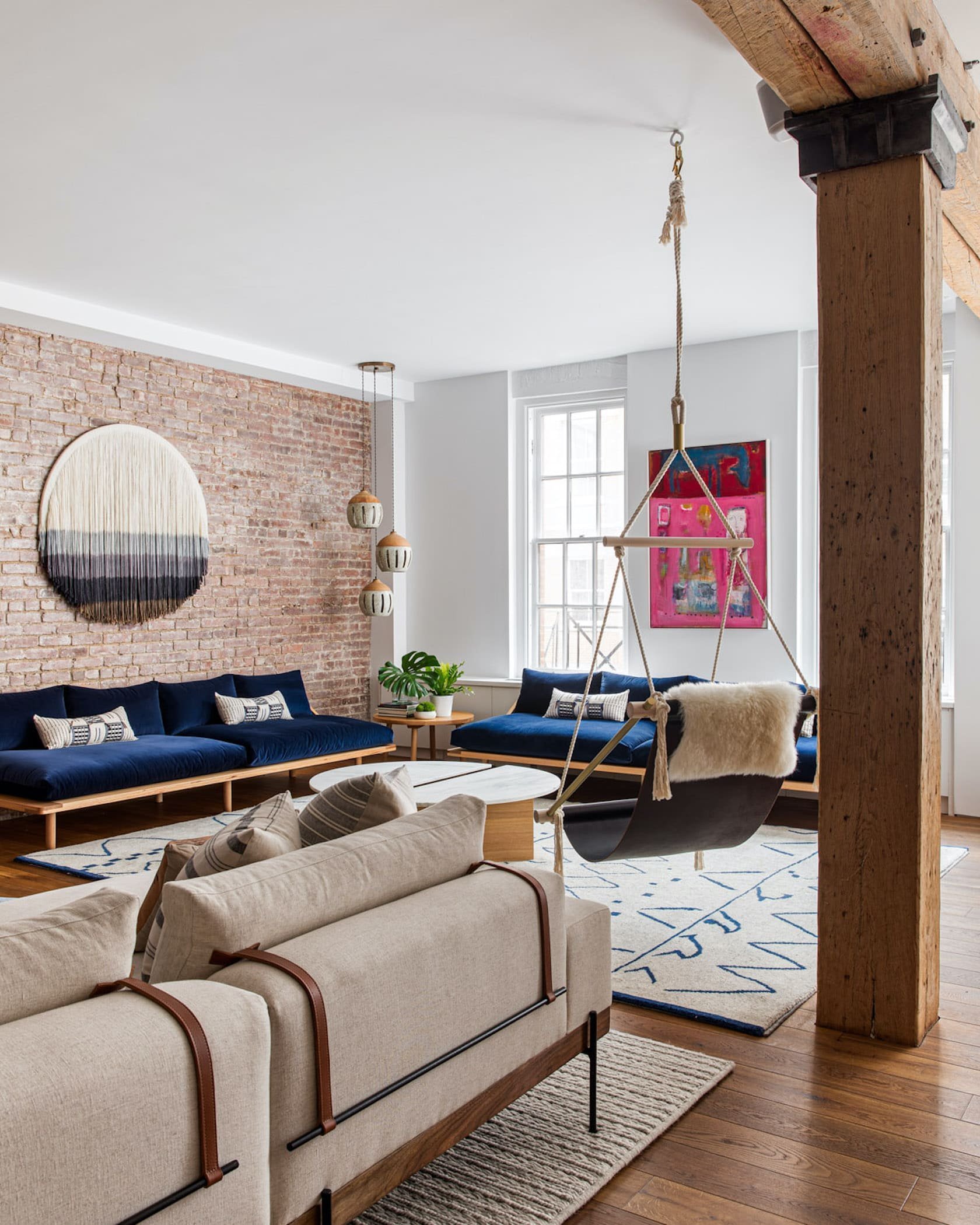 Modré tóny a odhalená cihla loftu v New Yorku