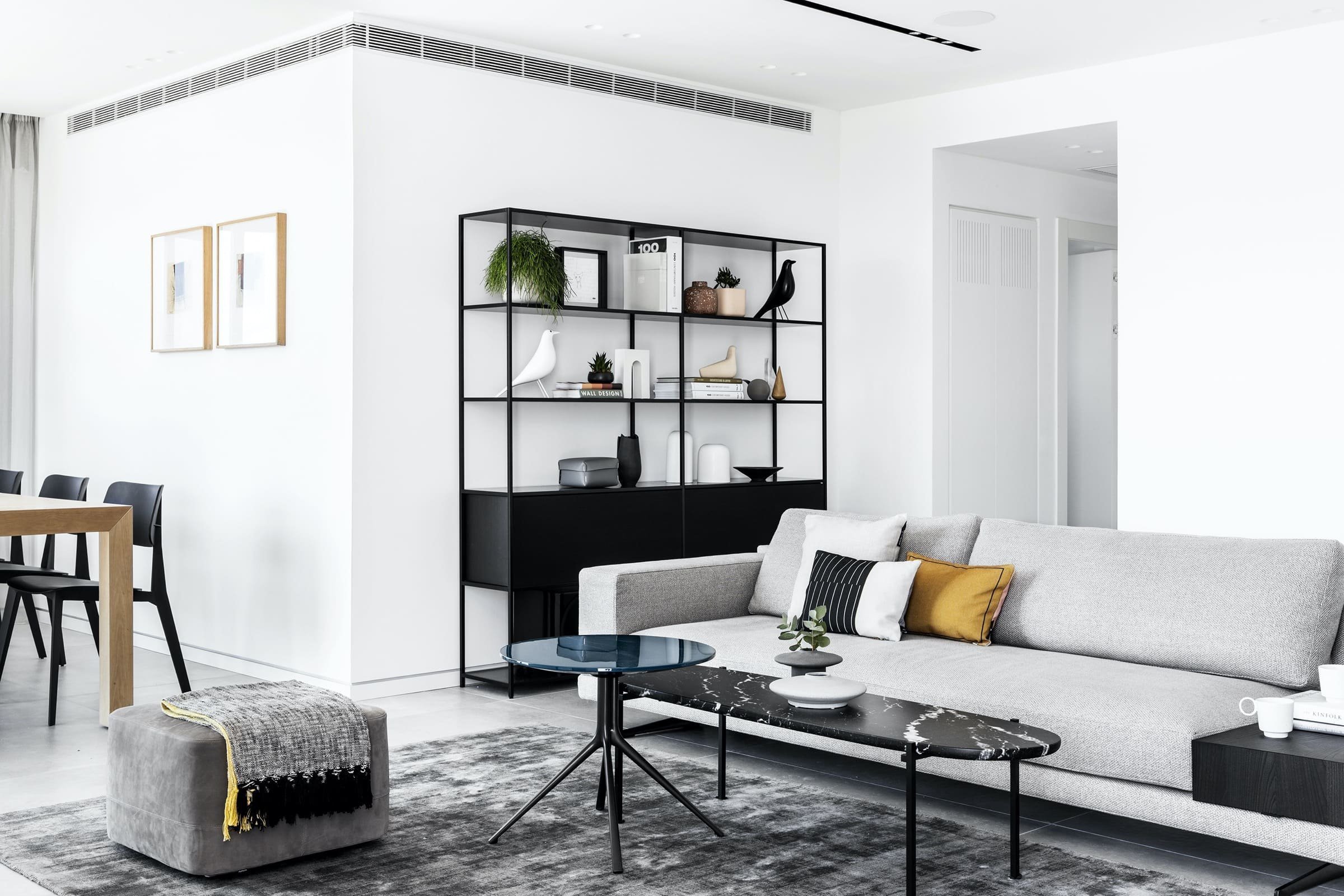 Monochromaticky laděný interiér