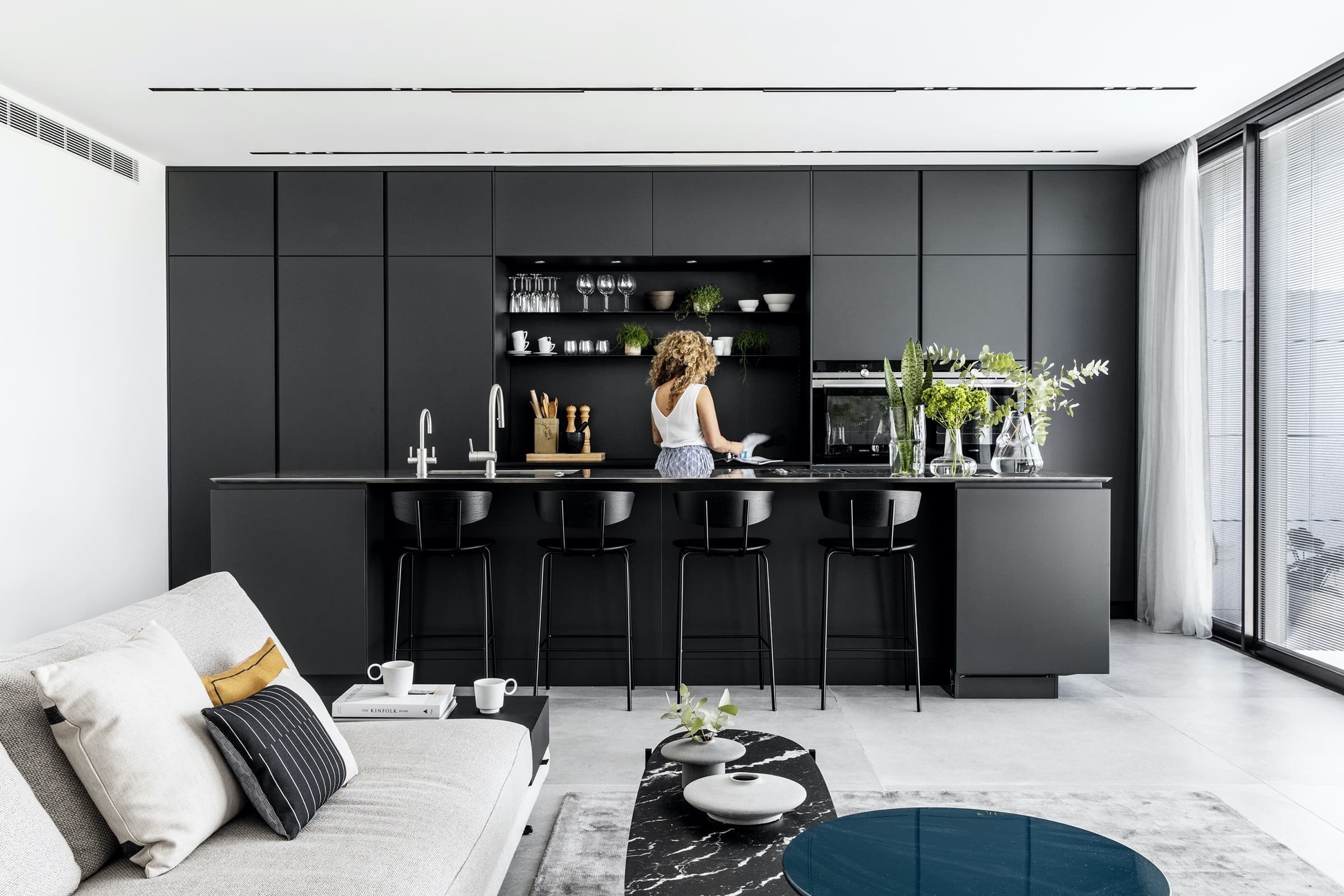 Monochromaticky laděný interiér