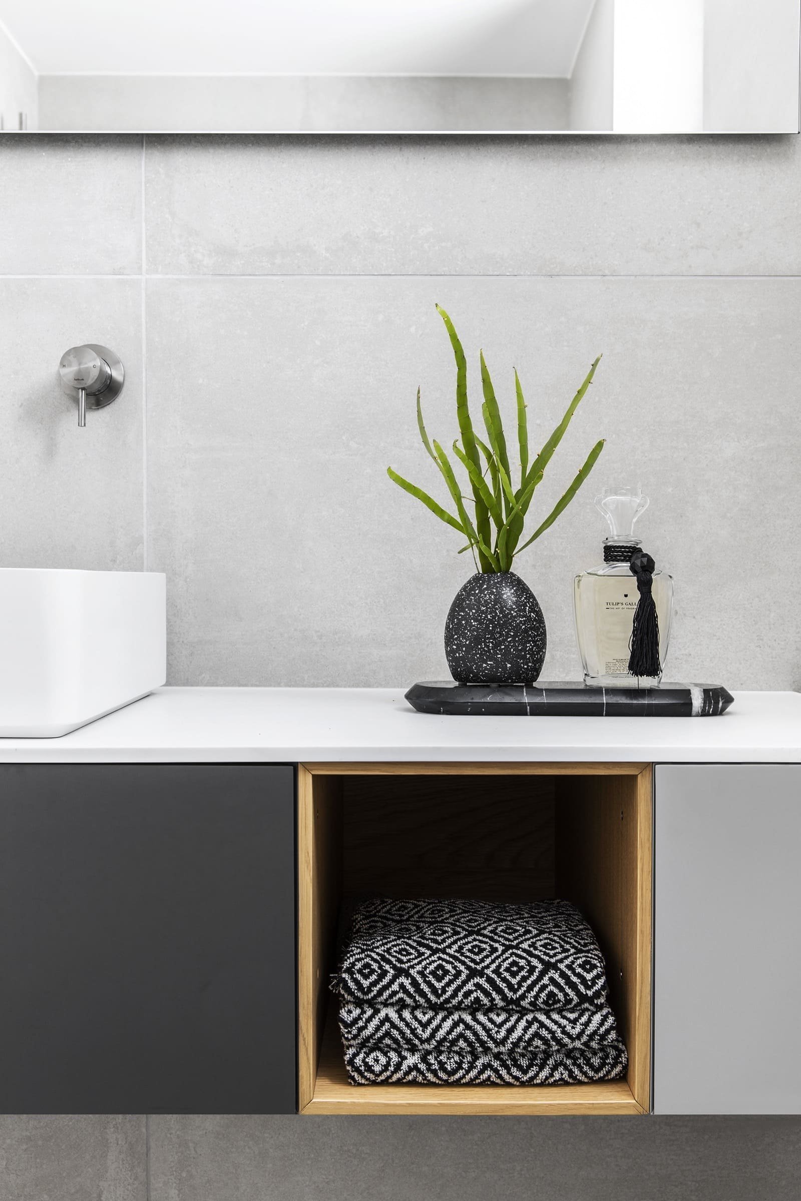 Monochromaticky laděný interiér