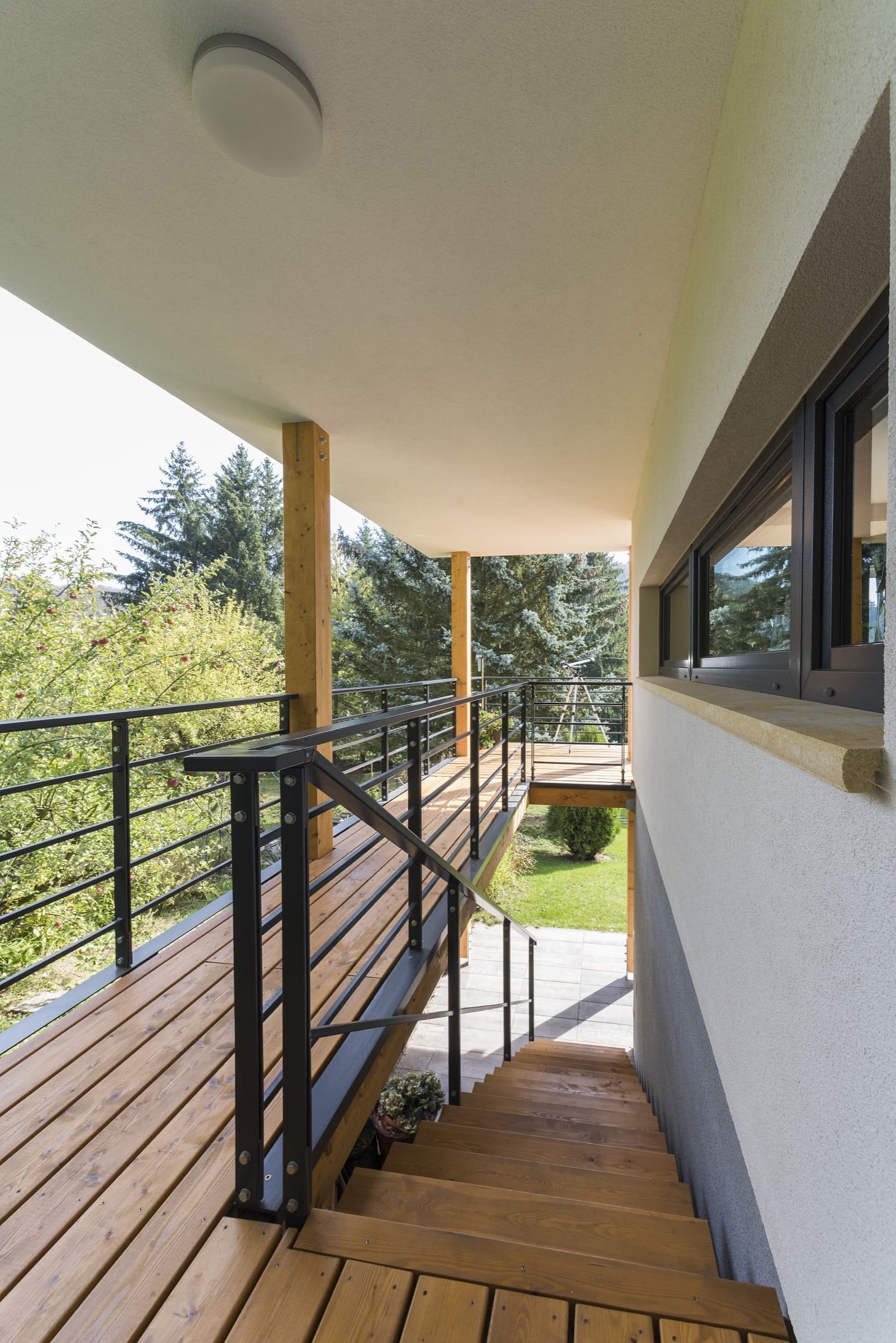 Na místě původní chaty vyrostl dům pro dva