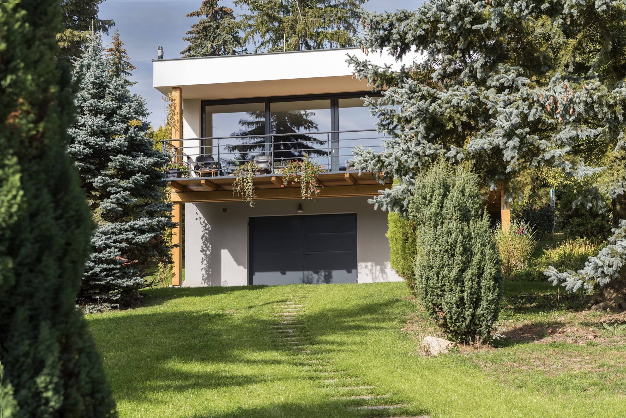 Na místě původní chaty vyrostl dům pro dva