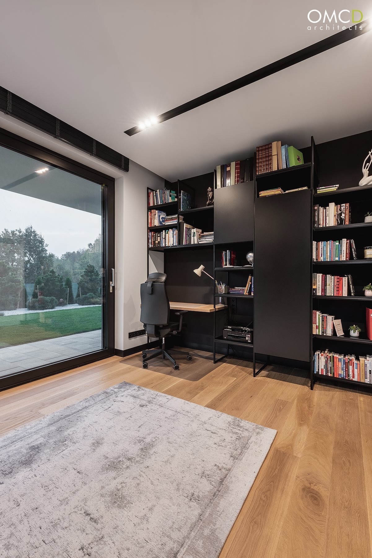 Nadčasový interiér domu v Lublinu