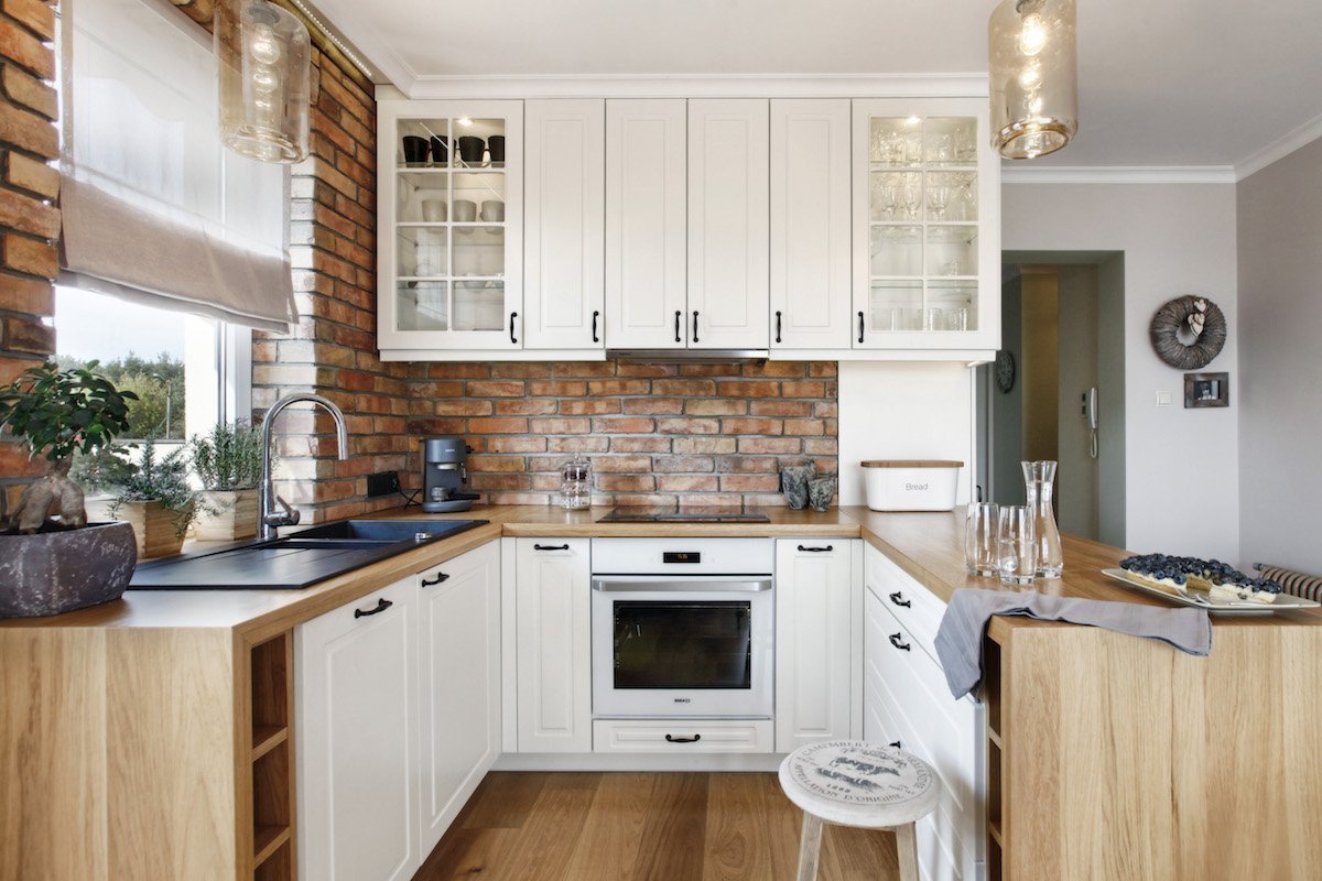 Nahé cihly v interiéru