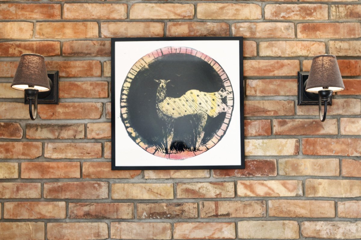 Nahé cihly v interiéru