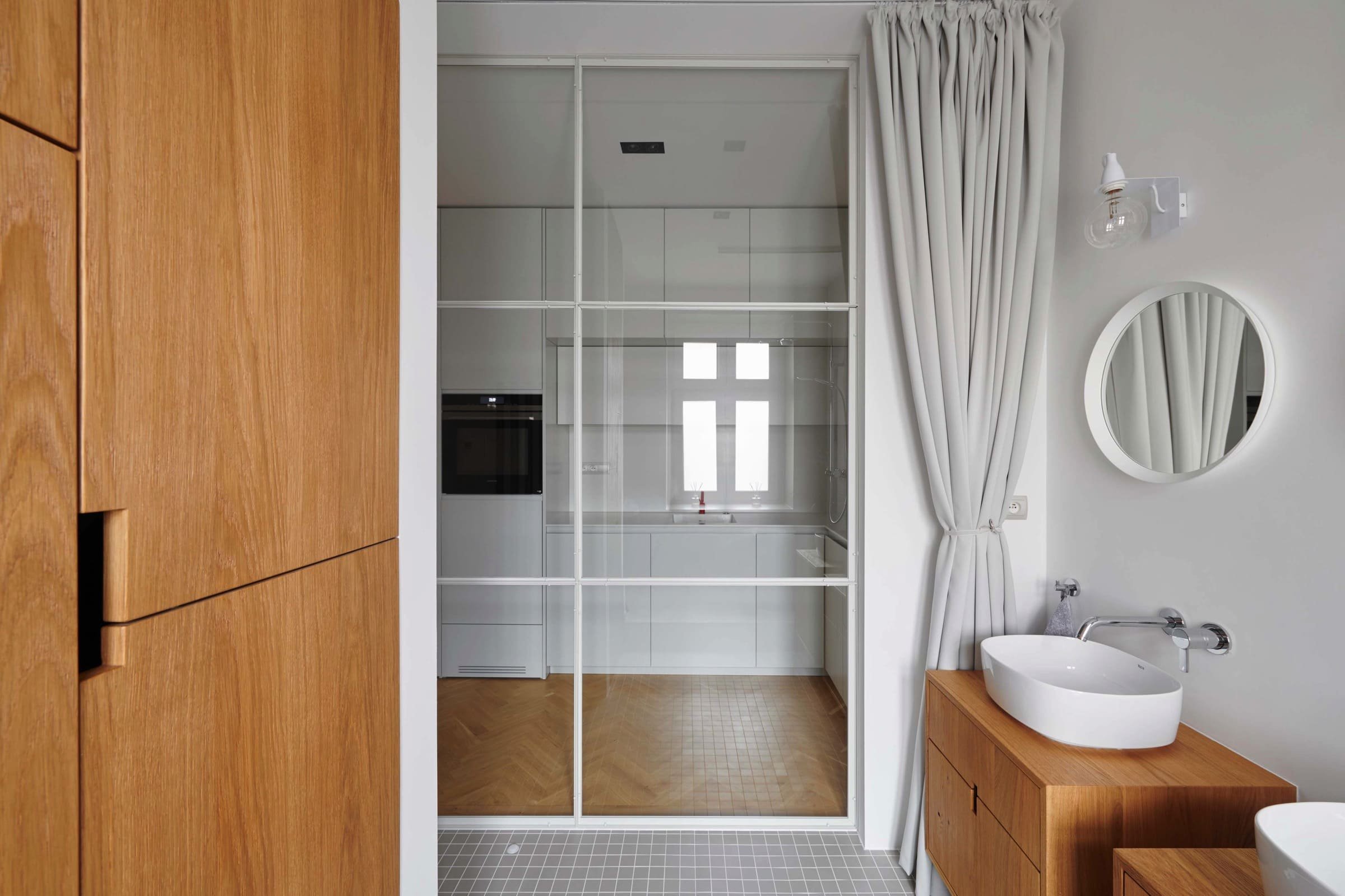 Náročná rekonstrukce poválečného bytu s vysokými stropy