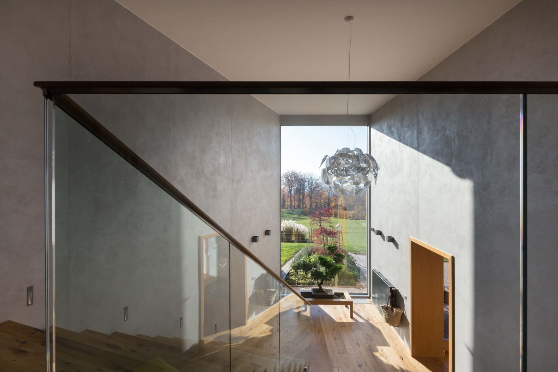 Neobyčejný dům zasazený do kopců Beskyd