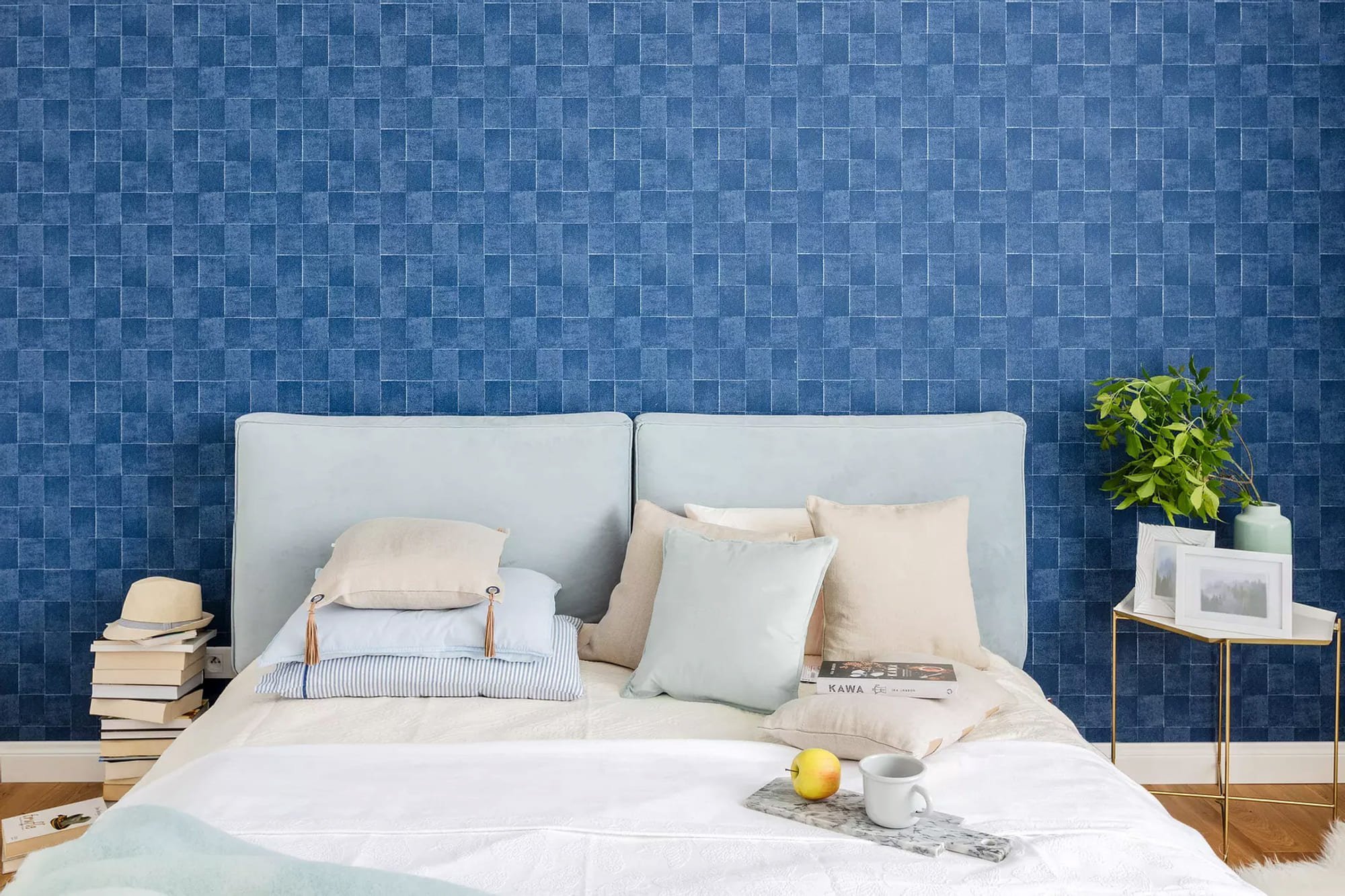 Něžný byt s kachlovými kamny, dubovou podlahou a pianem