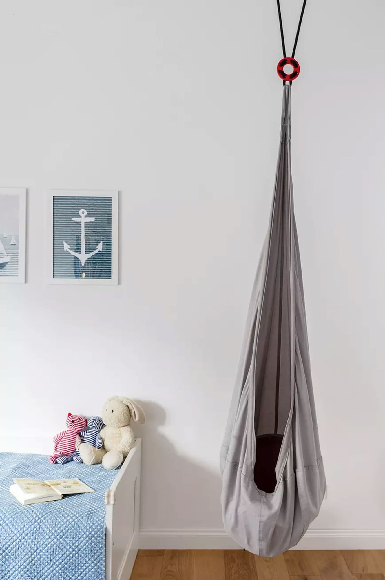 Něžný byt s kachlovými kamny, dubovou podlahou a pianem