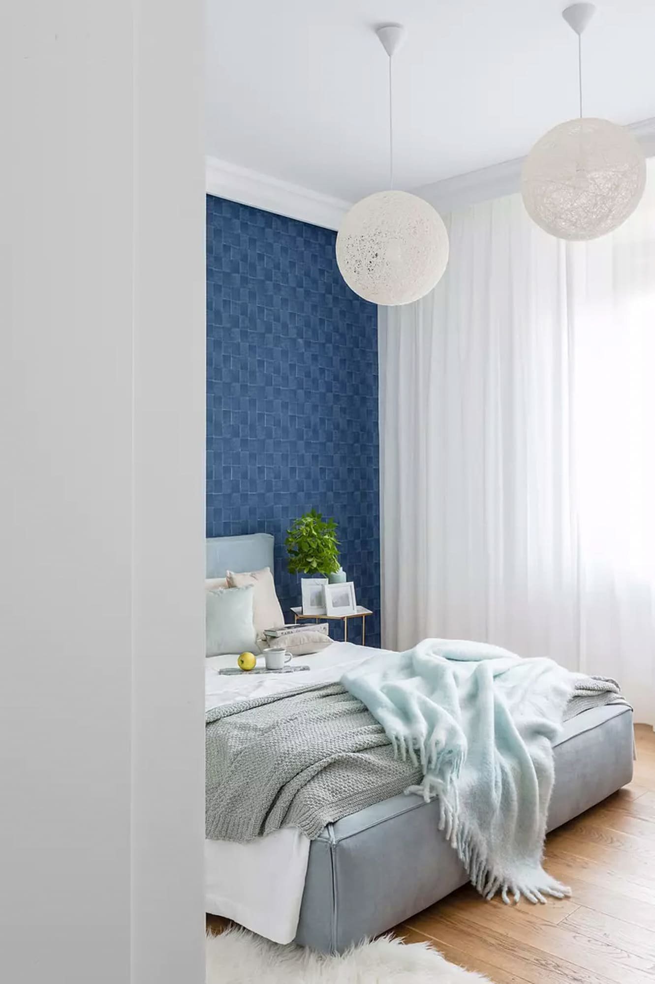 Něžný byt s kachlovými kamny, dubovou podlahou a pianem