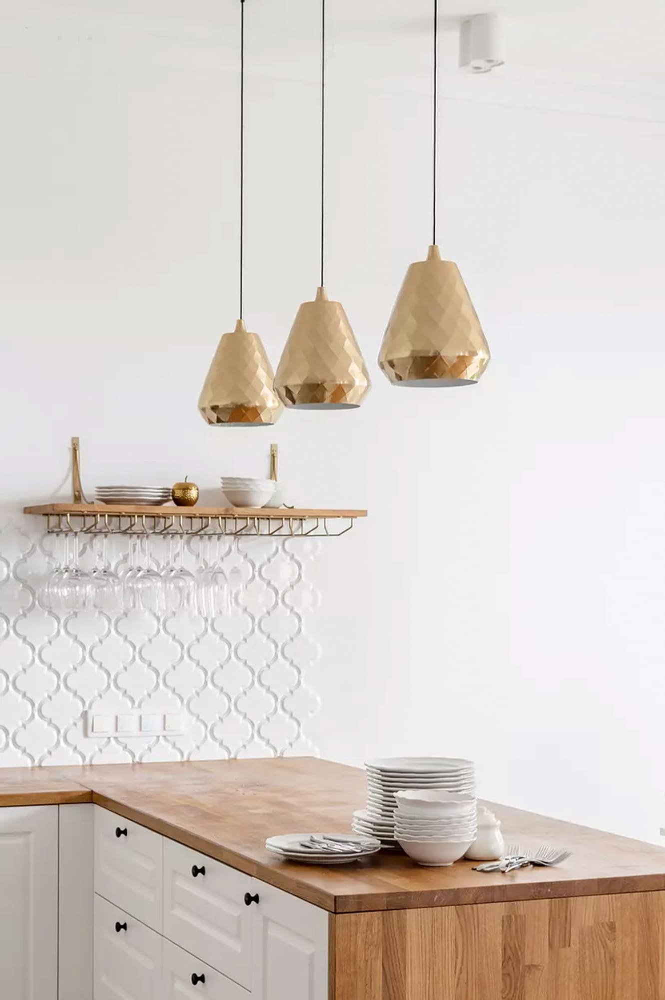 Něžný byt s kachlovými kamny, dubovou podlahou a pianem