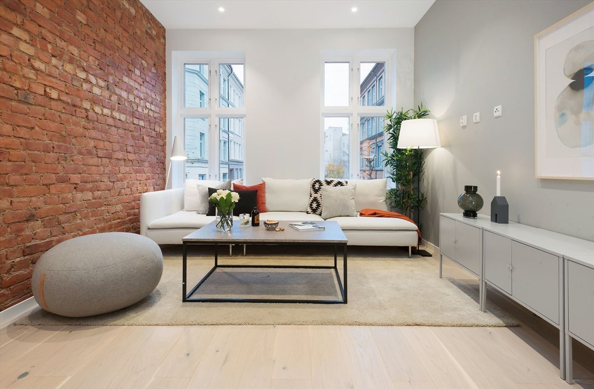 Norský interiér s cihlovou zdí