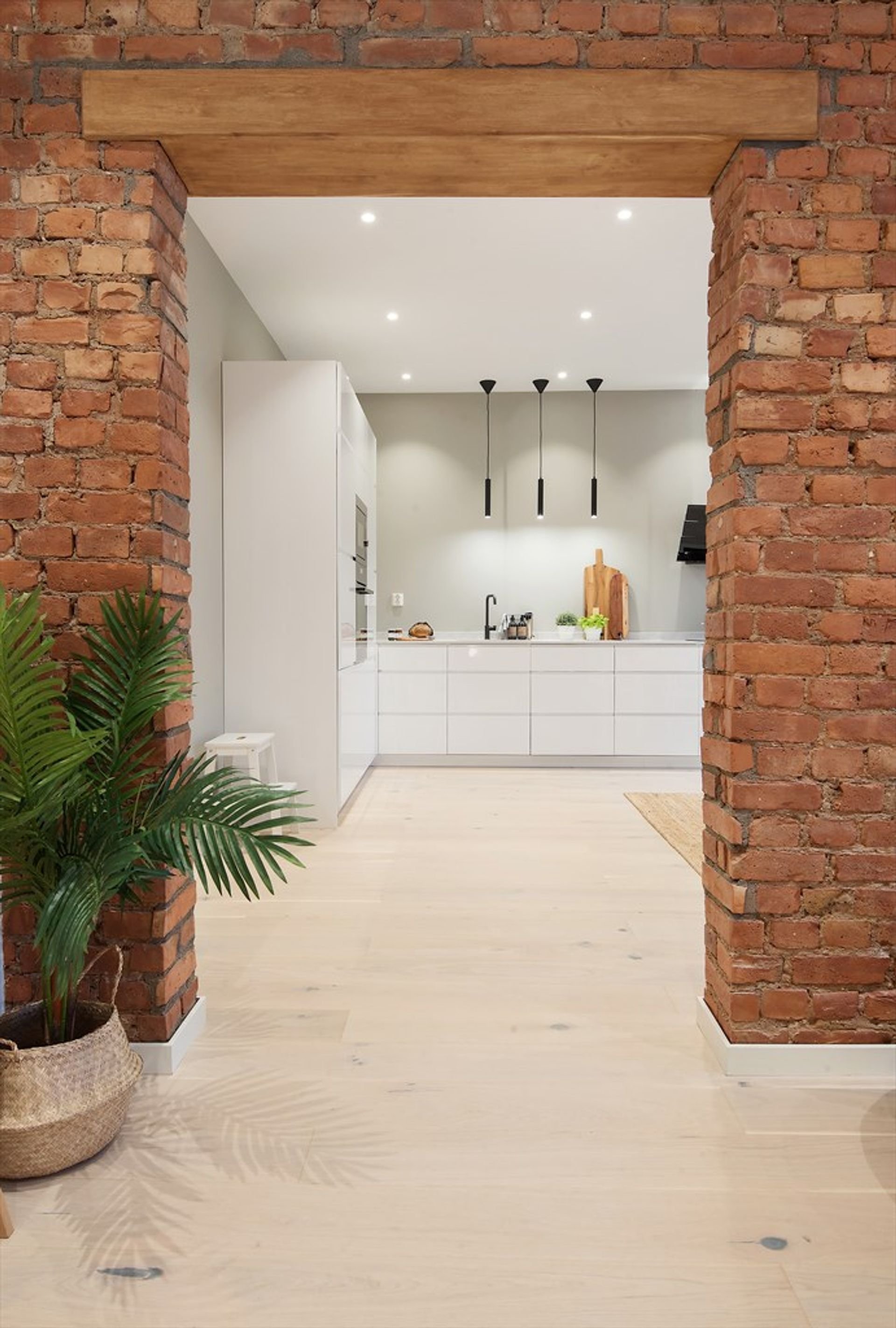 Norský interiér s cihlovou zdí