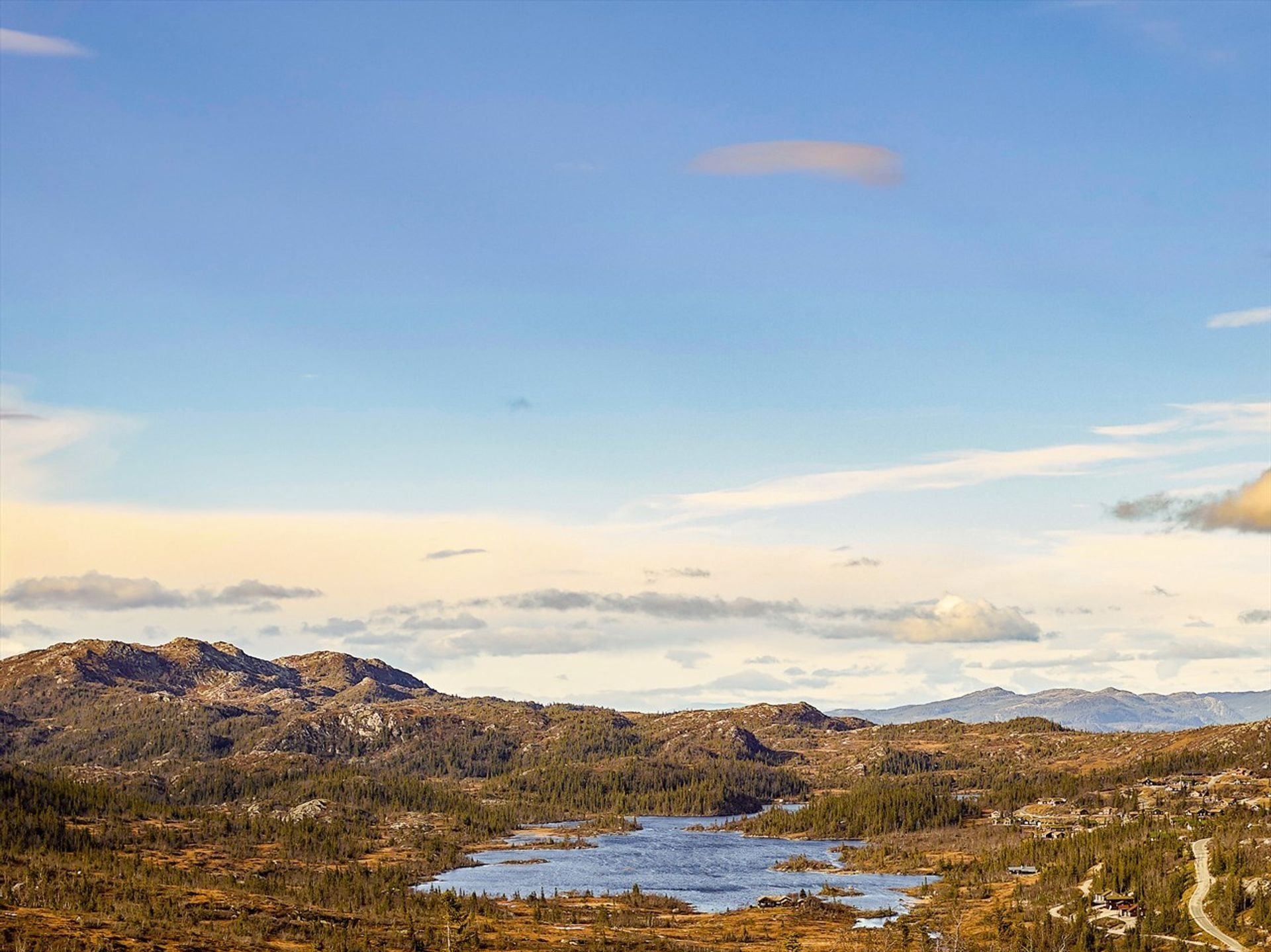 Norský srub s důrazem na řezbářskou práci