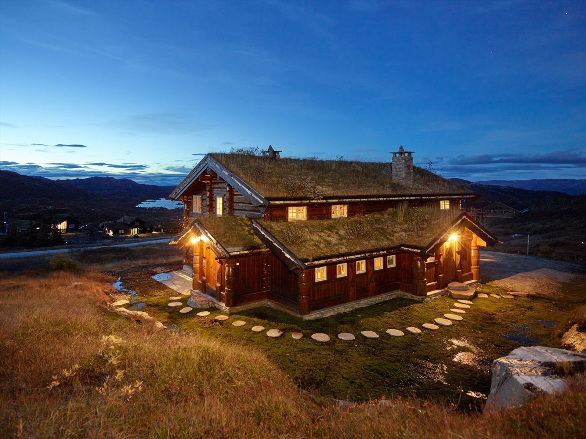 Norský srub s důrazem na řezbářskou práci