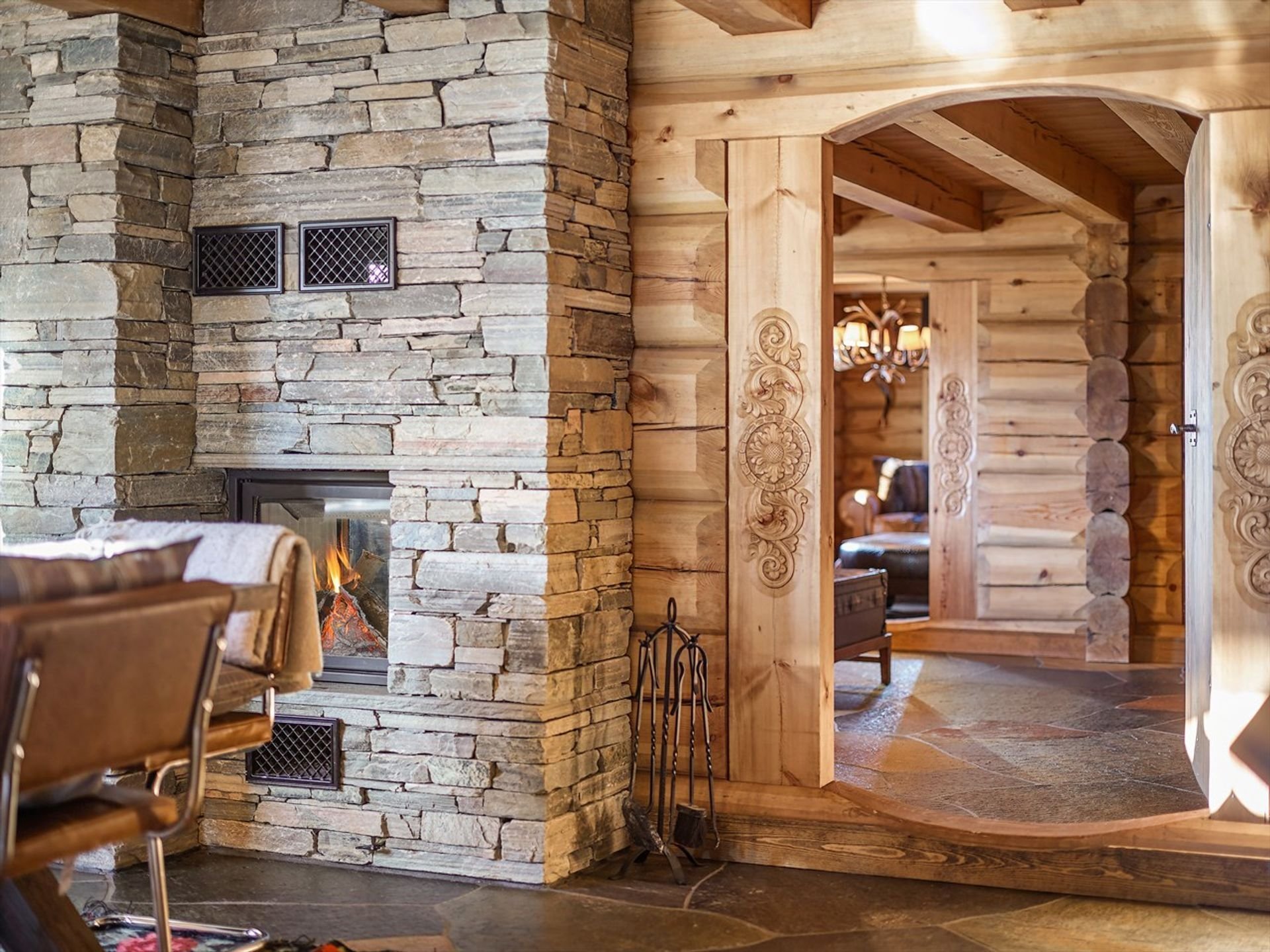 Norský srub s důrazem na řezbářskou práci