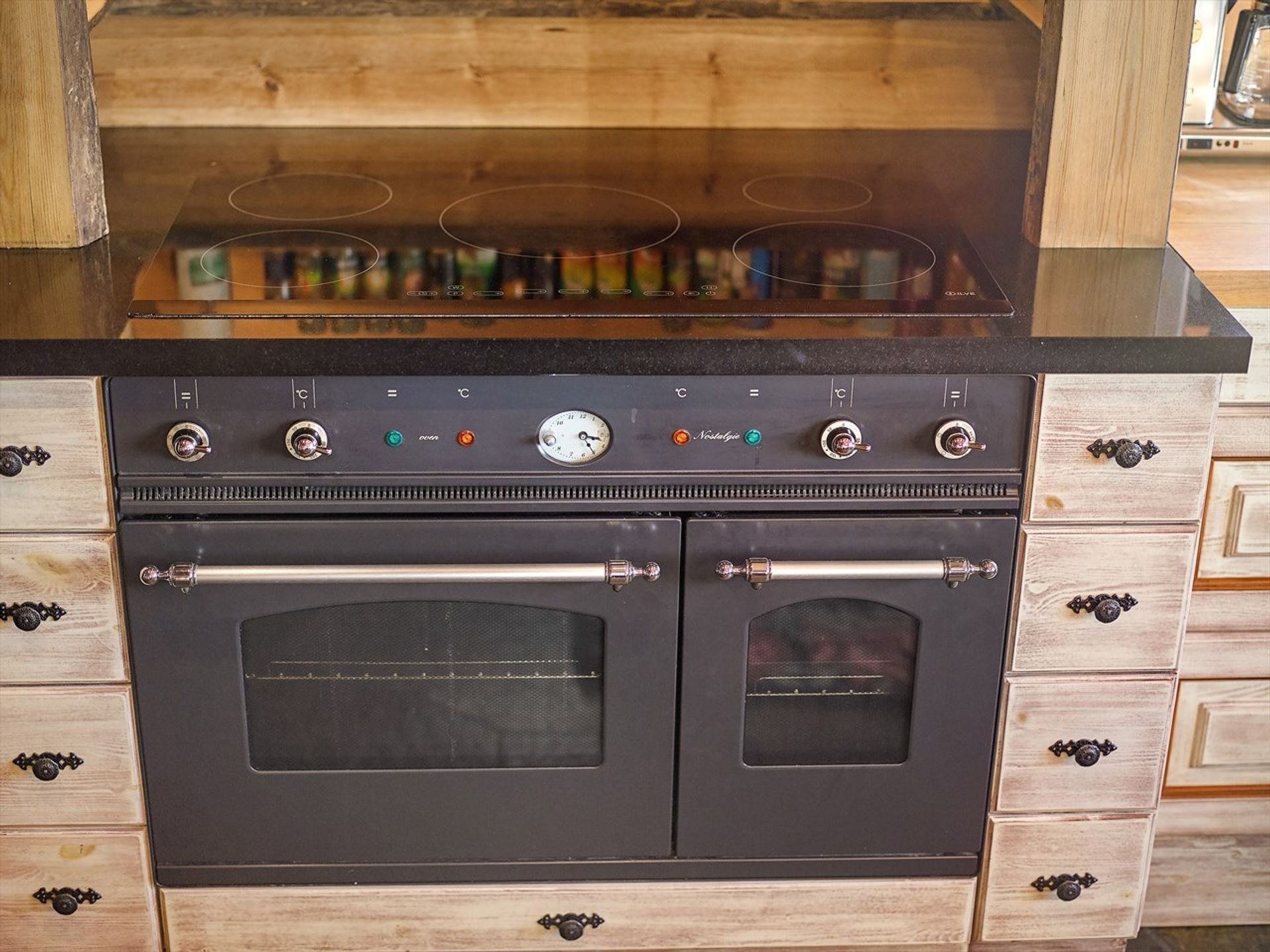 Norský srub s důrazem na řezbářskou práci