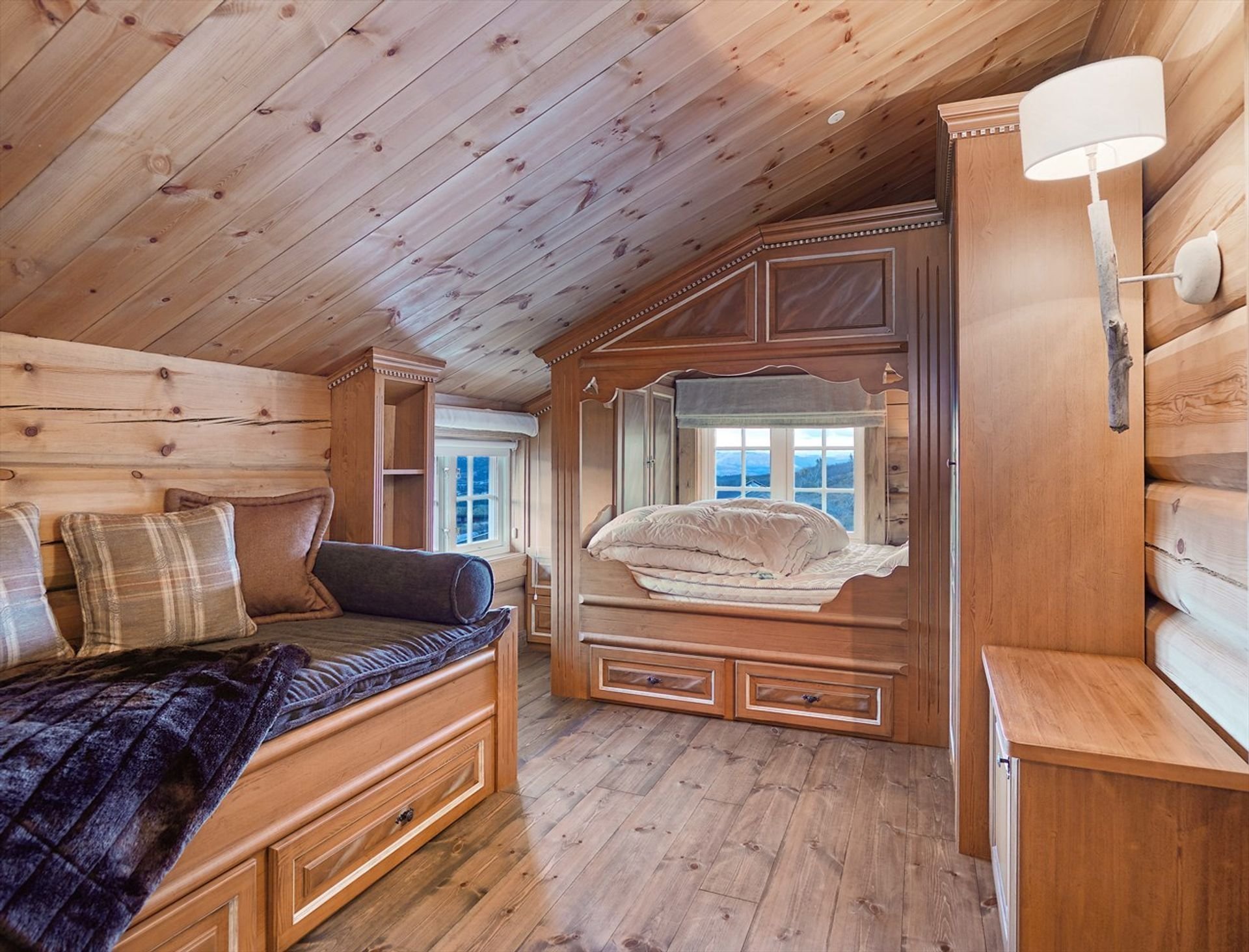 Norský srub s důrazem na řezbářskou práci