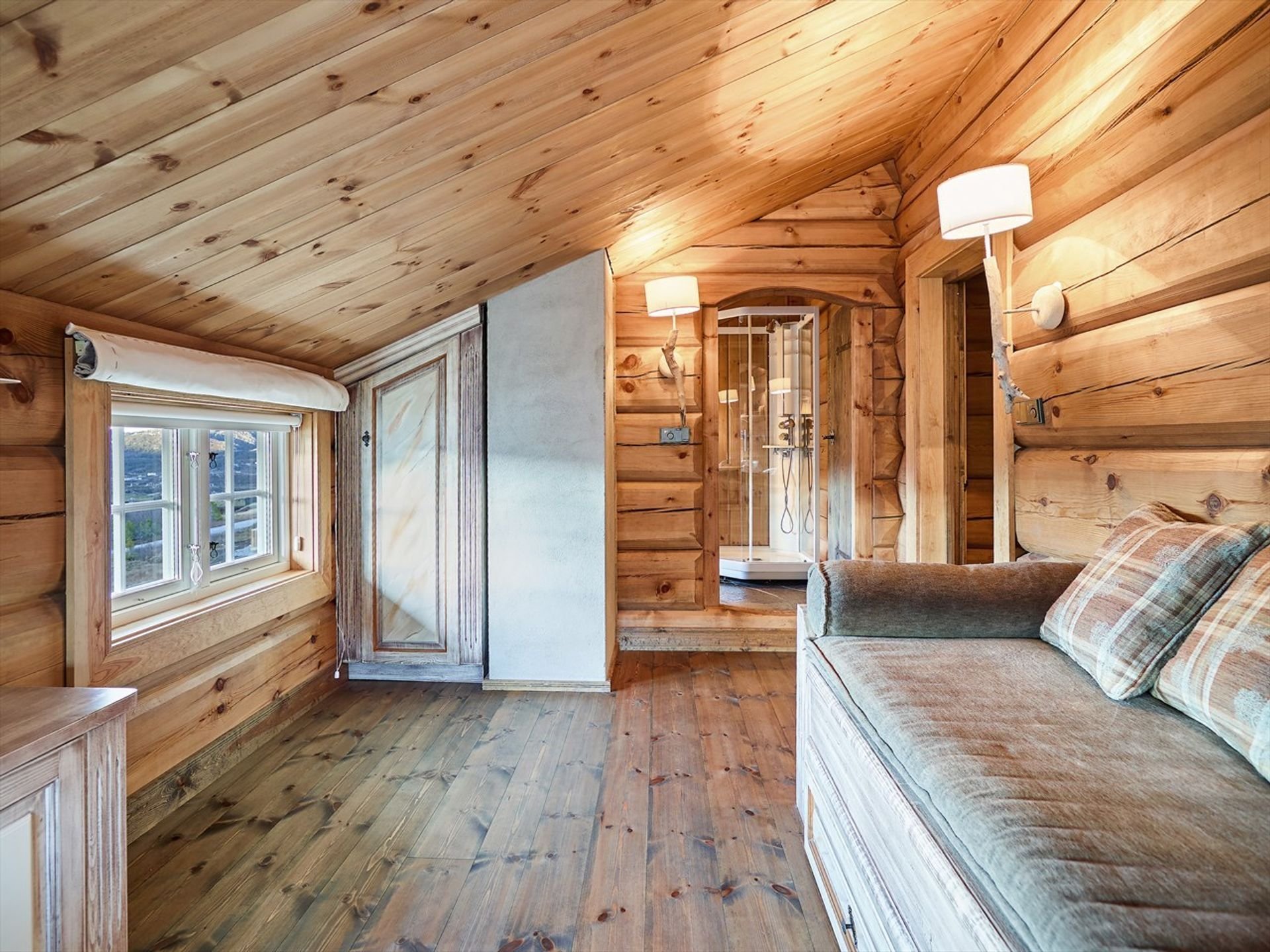 Norský srub s důrazem na řezbářskou práci