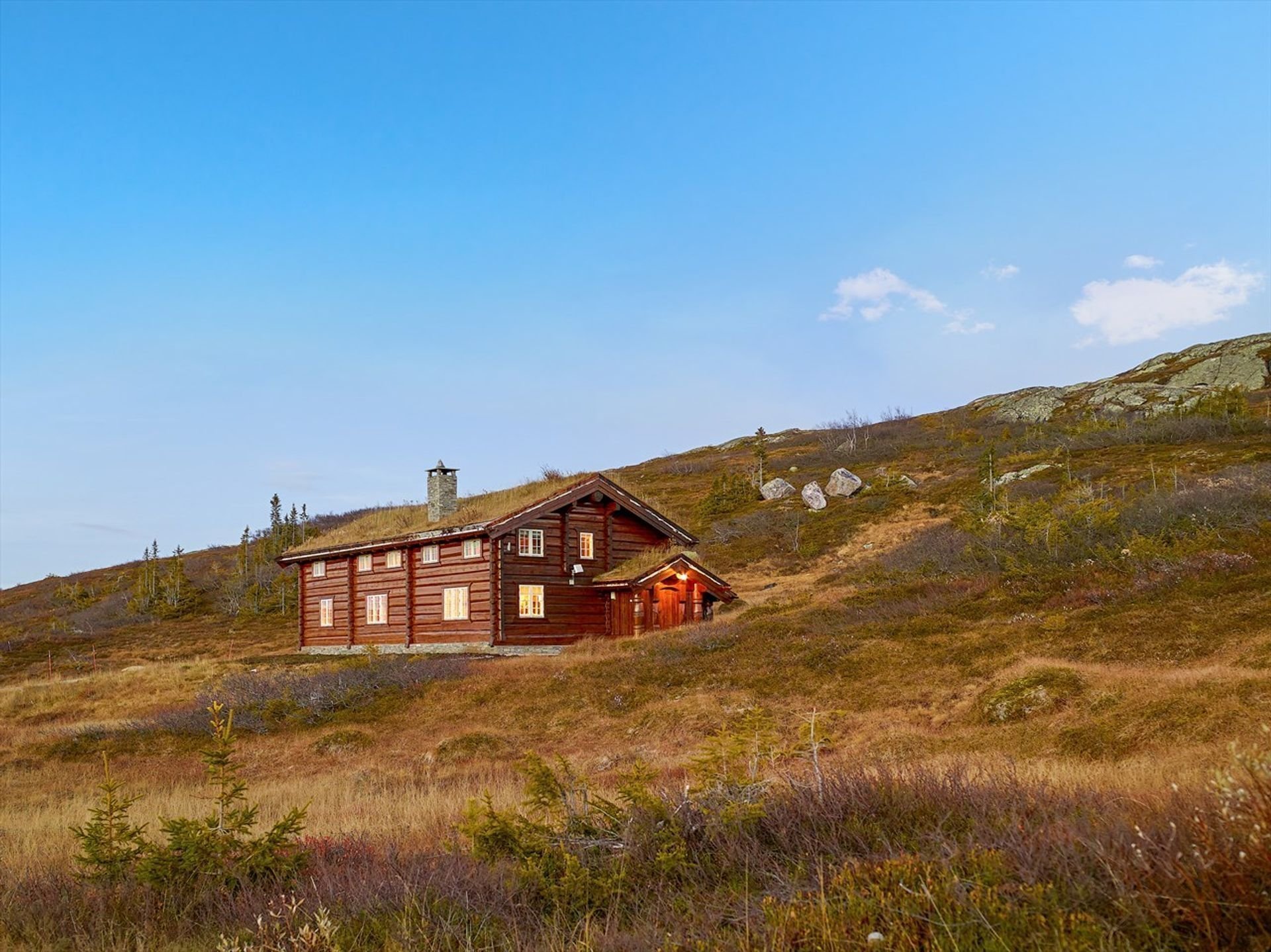 Norský srub s důrazem na řezbářskou práci