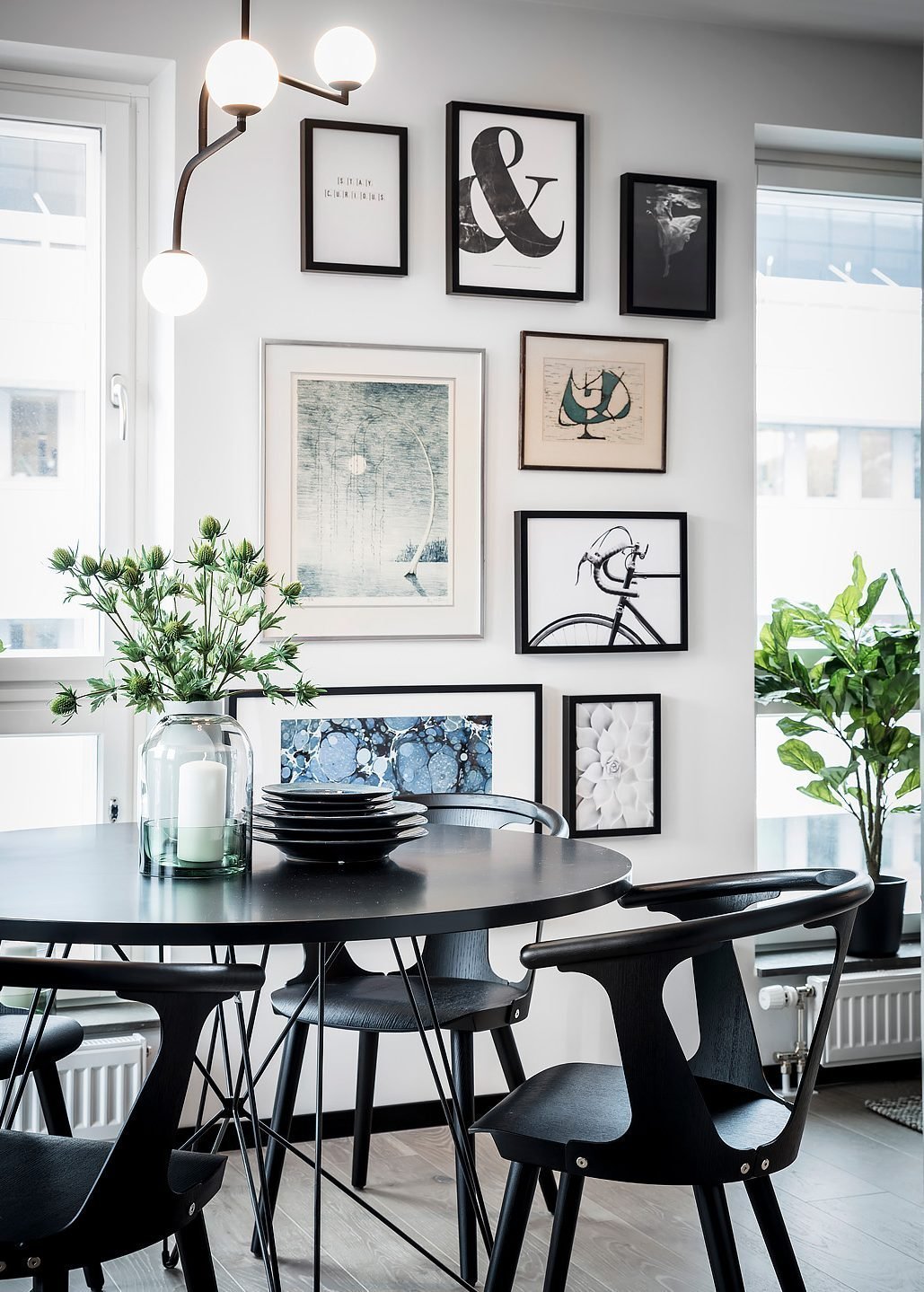 Módní černá ve skandinávském interiéru