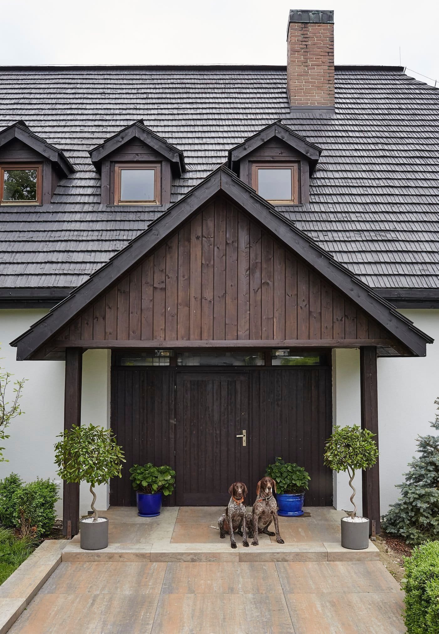 Originální interiér domu s bazénem