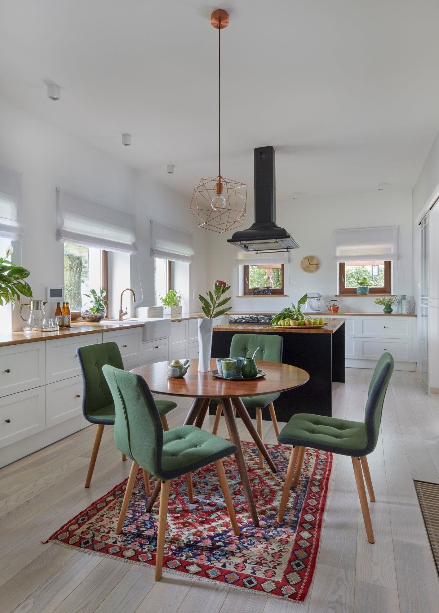 Originální interiér domu s bazénem