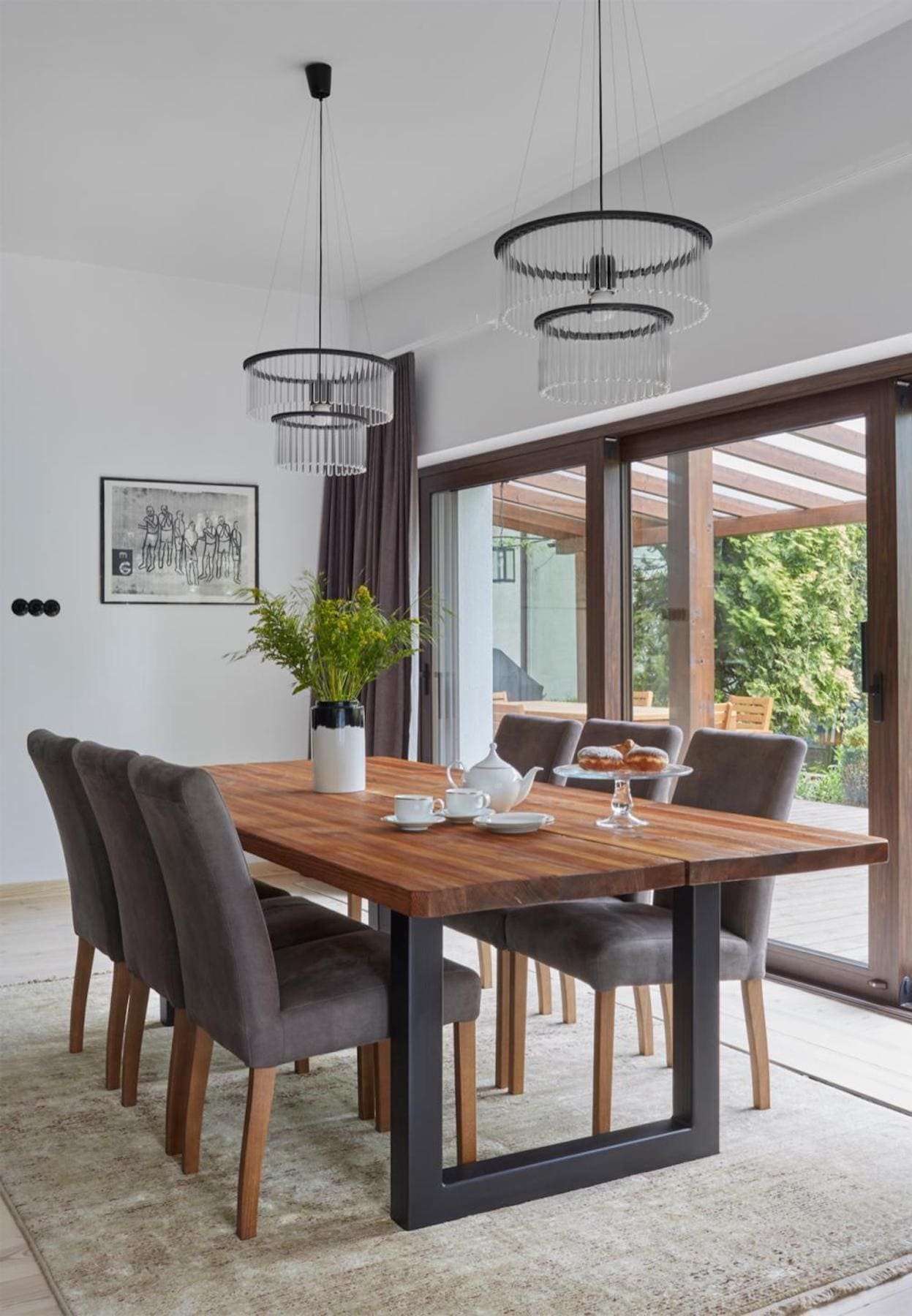 Originální interiér domu s bazénem