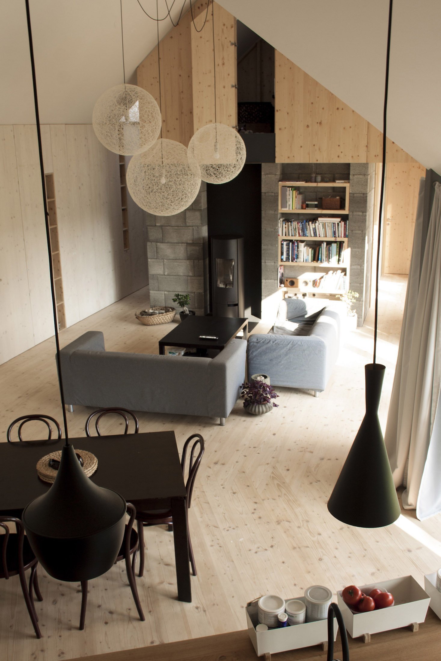 Panelákový byt vyměnili za dřevostavbu na zahradě rodičů