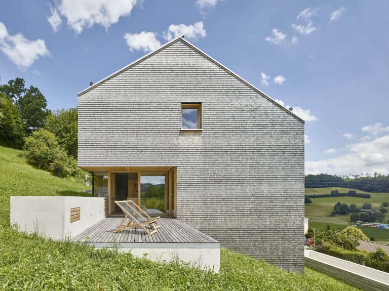 Pasivní rodinný dům ve strmém svahu