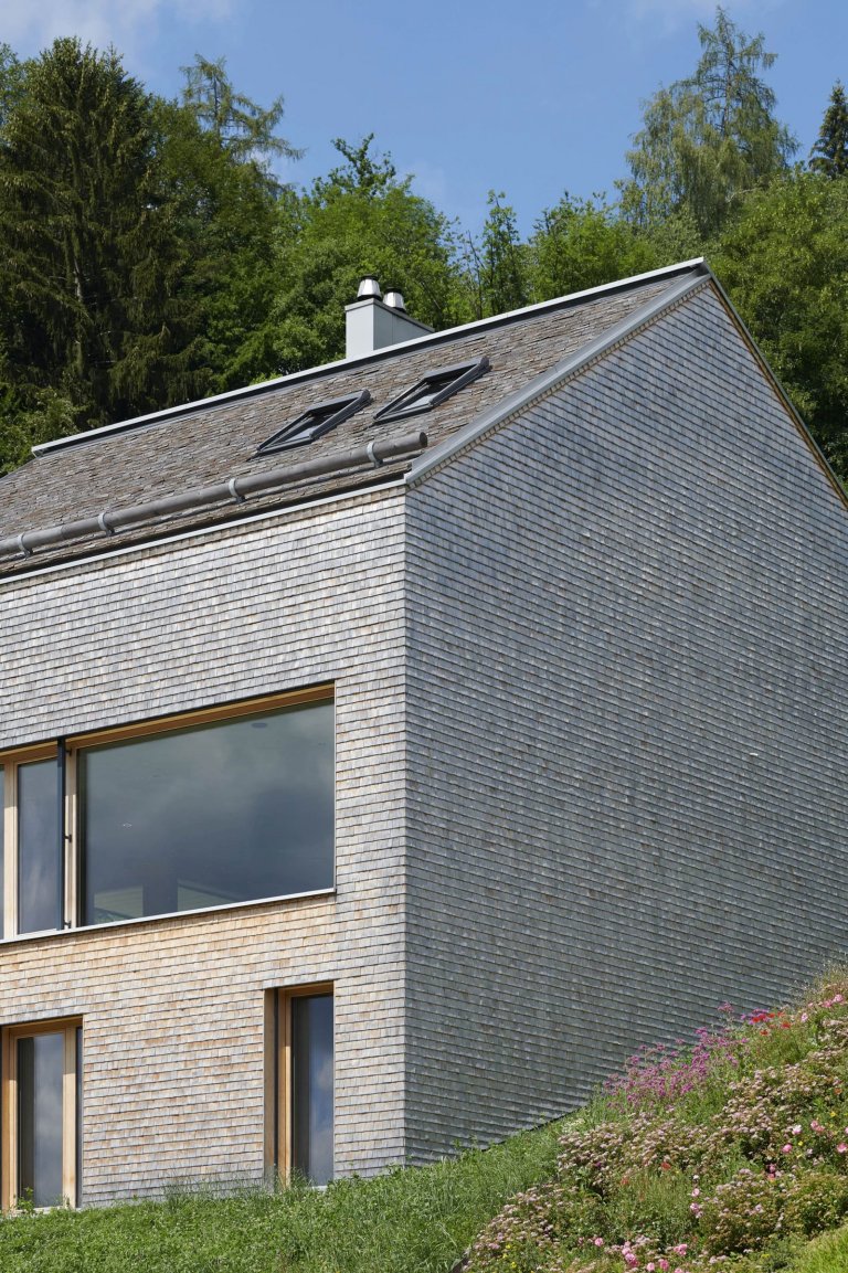 Pasivní rodinný dům ve strmém svahu